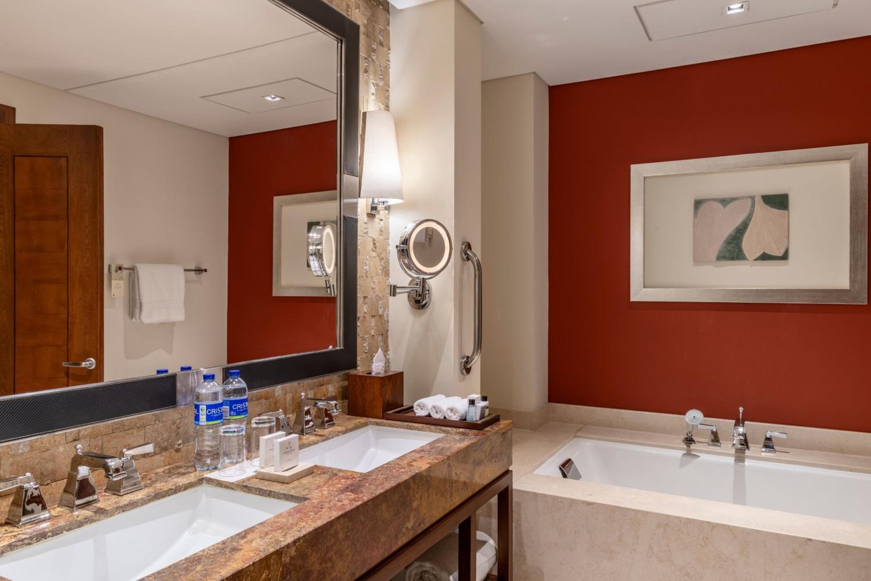 King Suite - Executive Lounge Access - Photo 15