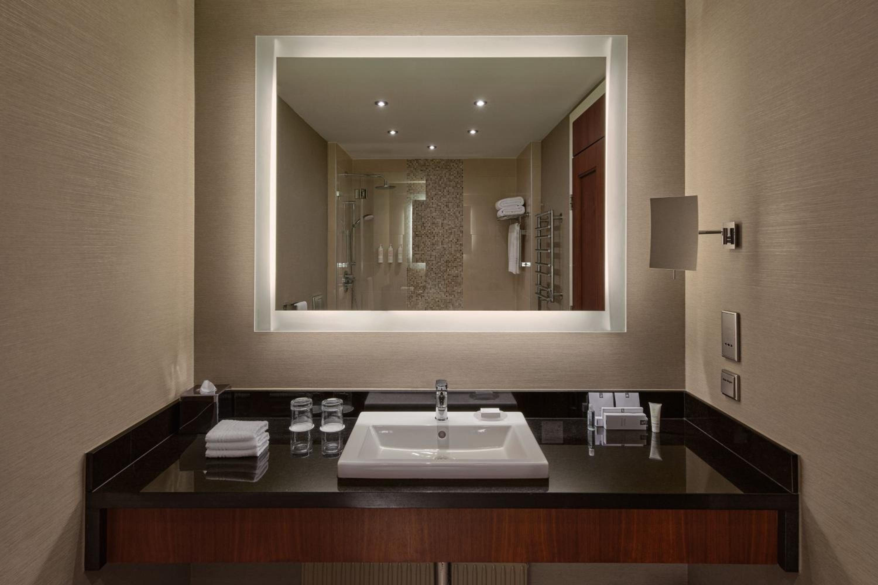 Junior Suite with M Club Lounge Access