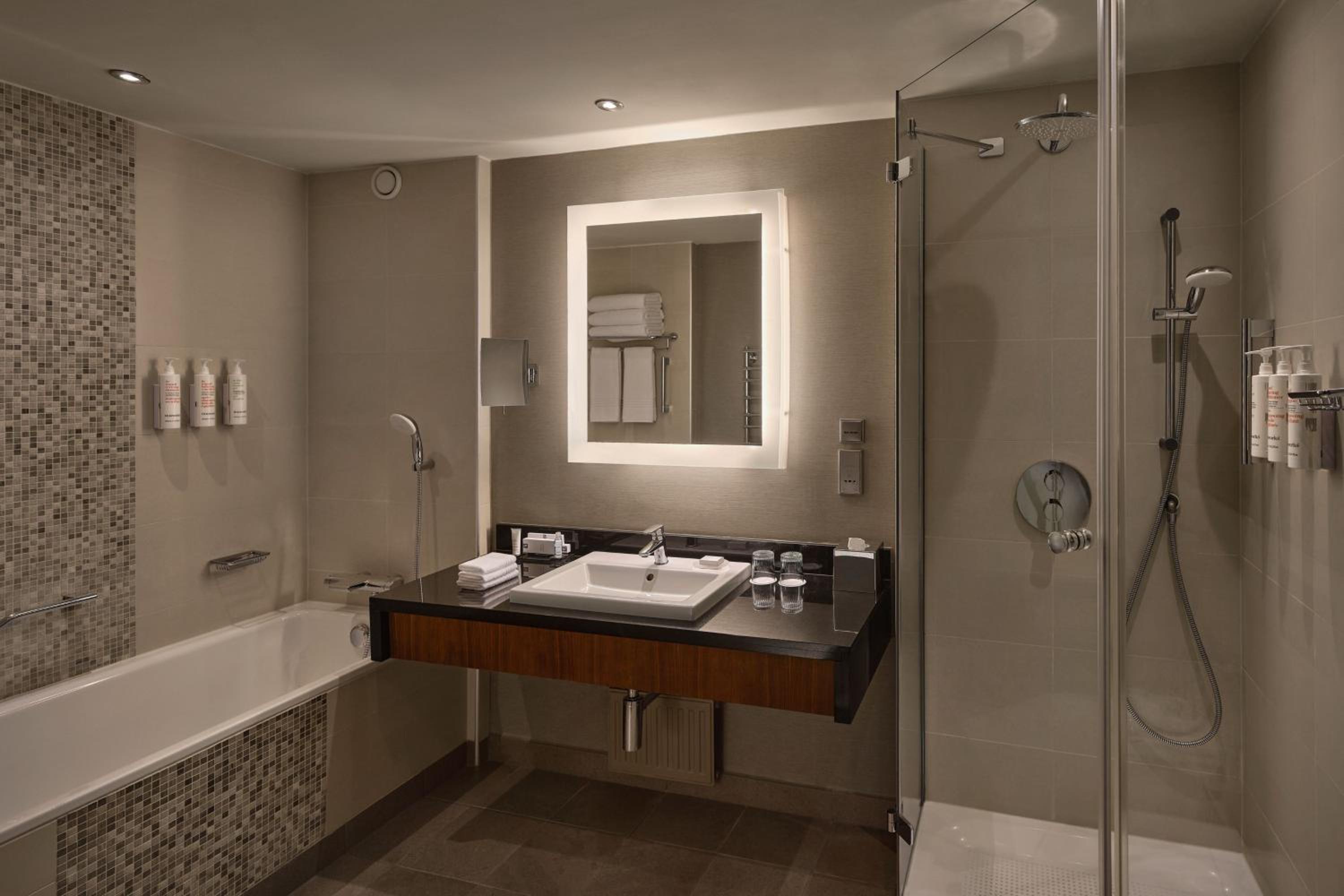 Junior Suite with M Club Lounge Access