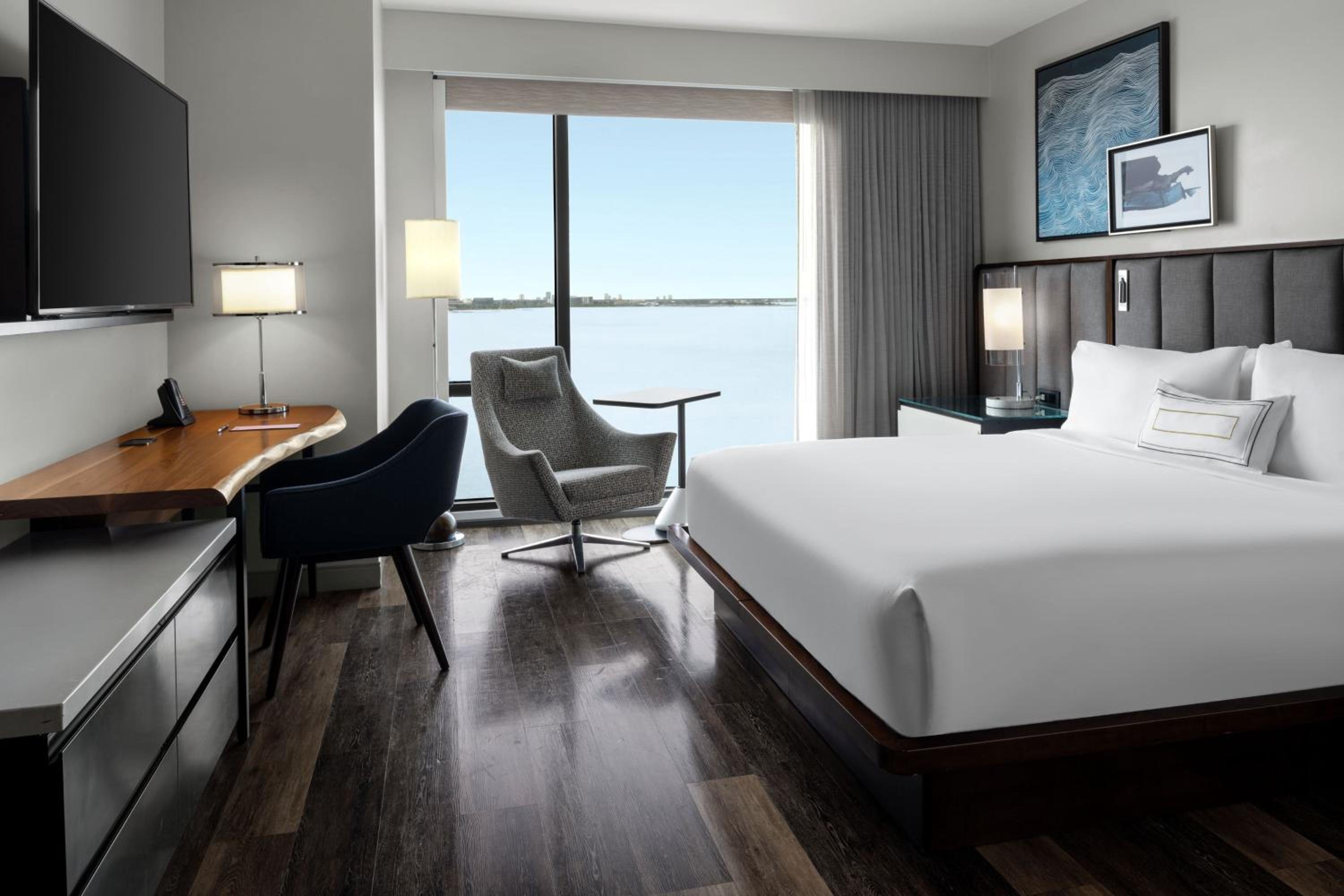Guest room, 1 King, Bay view photo 3