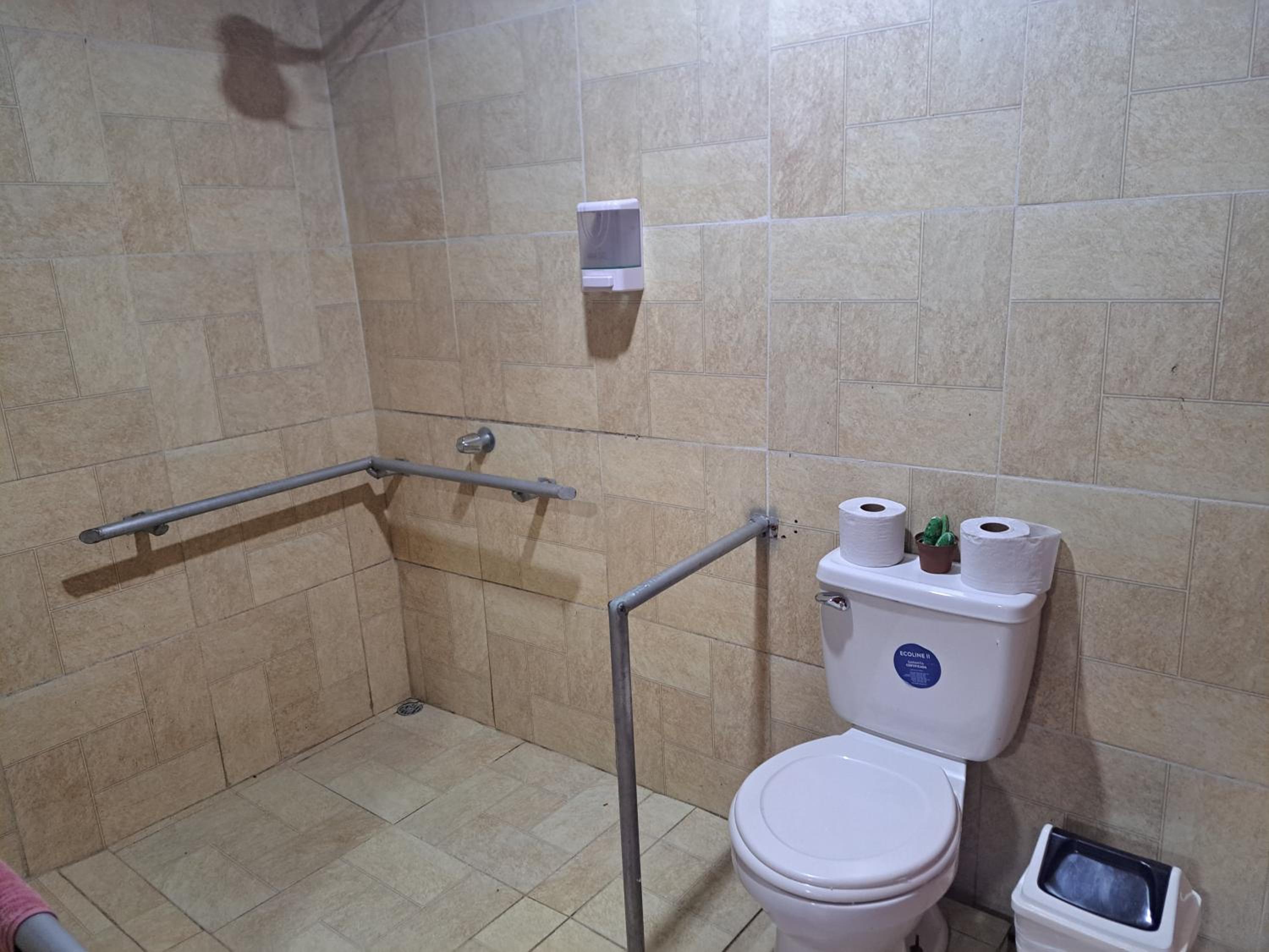 Two-Bedroom House - Photo 2