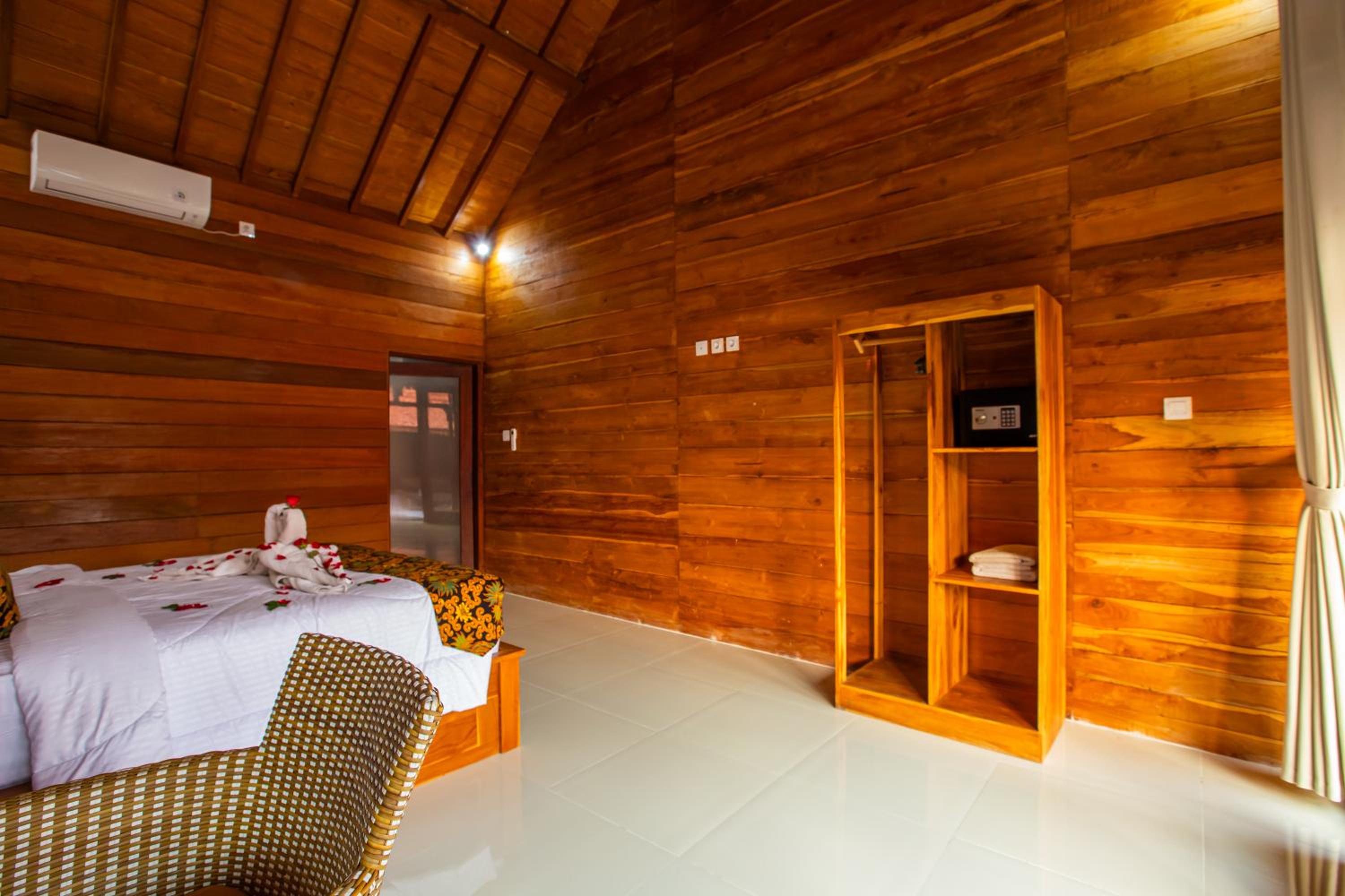 King Room with Pool View - Photo 24
