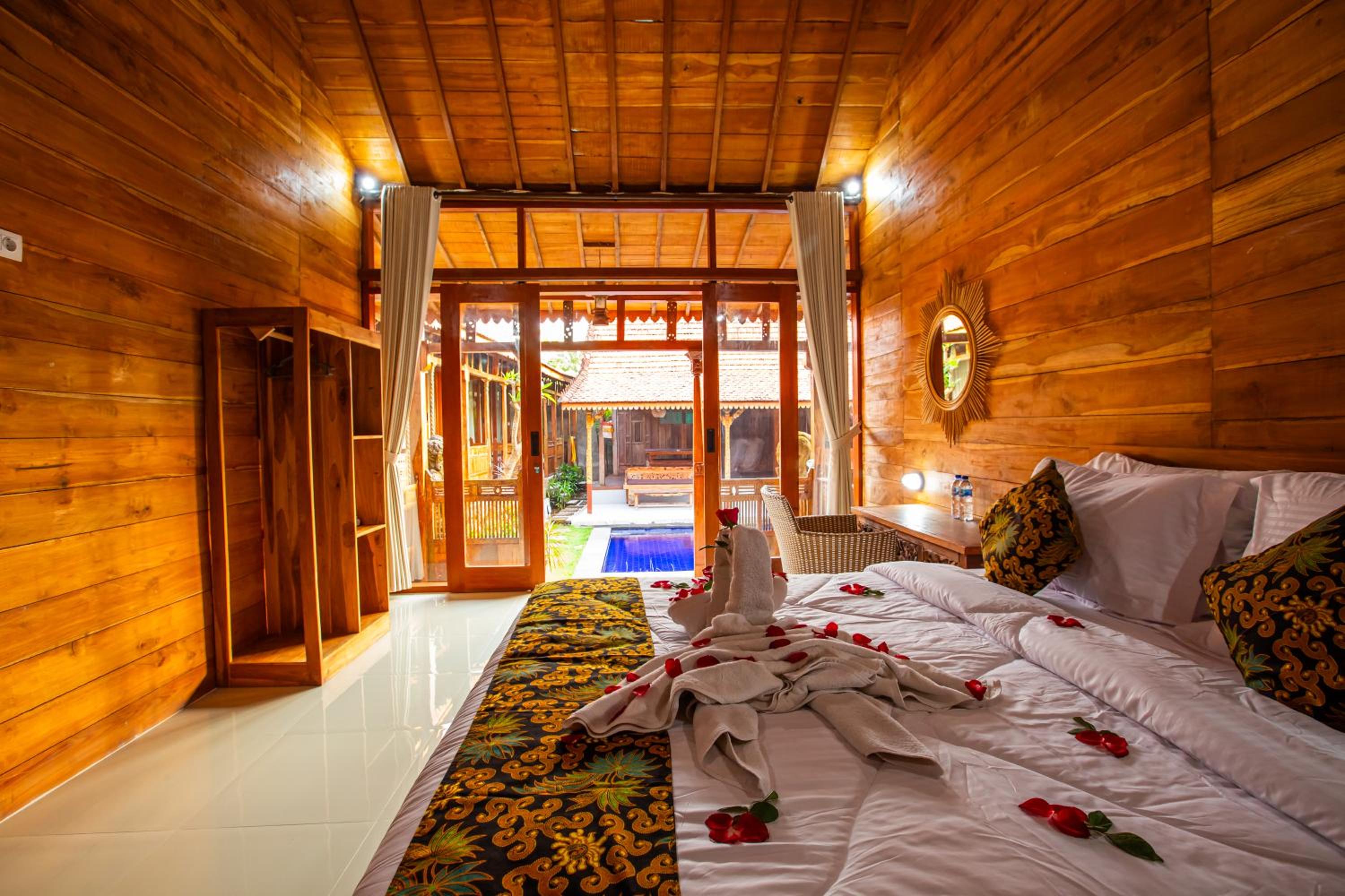 King Room with Pool View - Photo 23