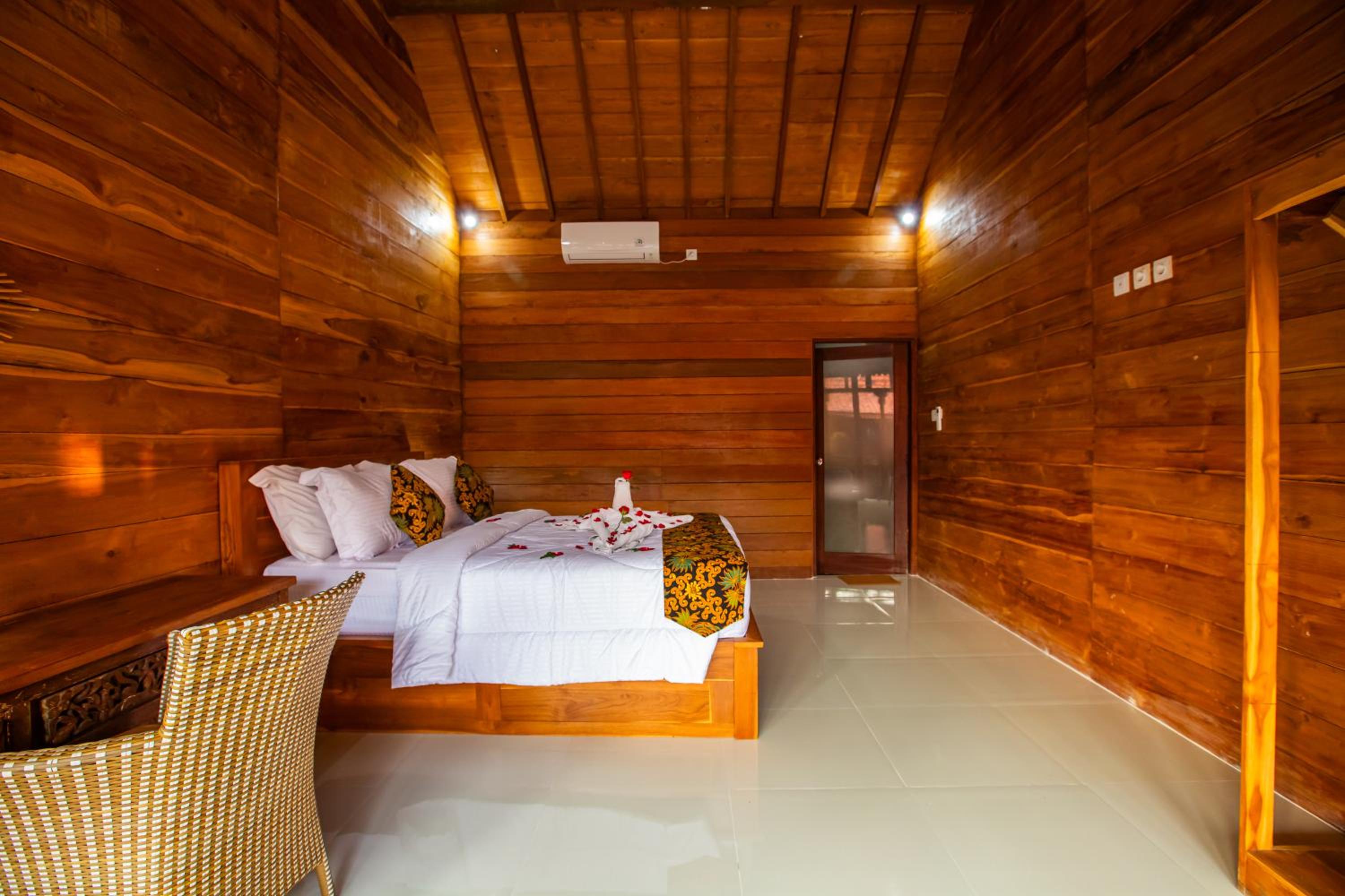 King Room with Pool View - Photo 21