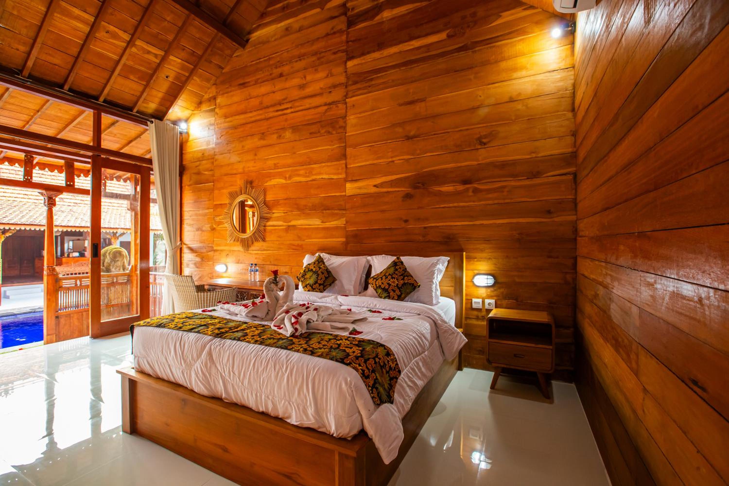 King Room with Pool View - Photo 1