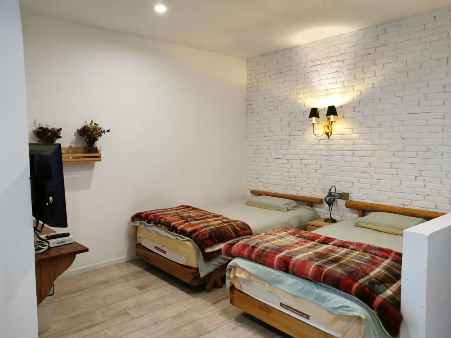 Standard Twin Room with Mountain View photo 2