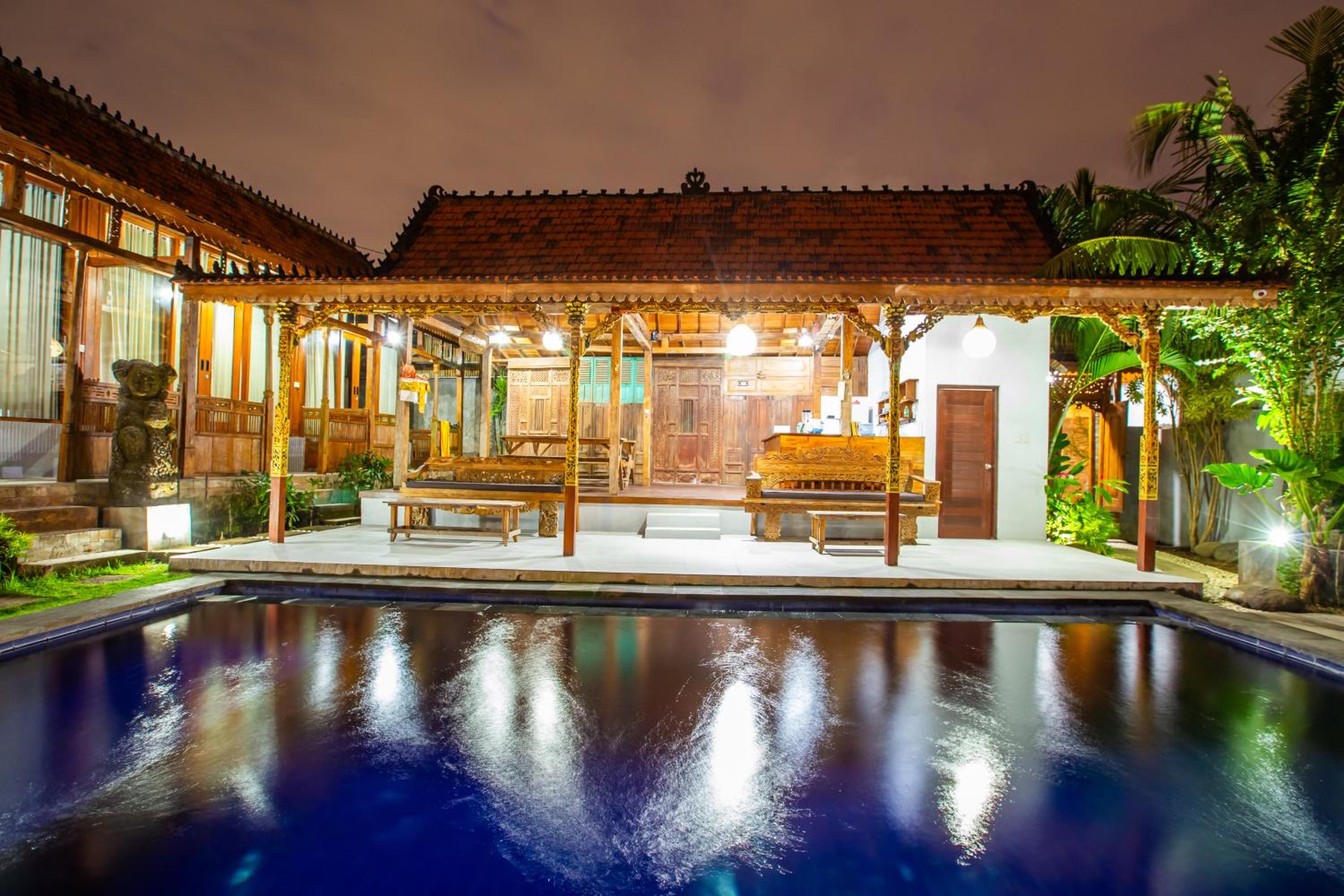 King Room with Pool View - Photo 11