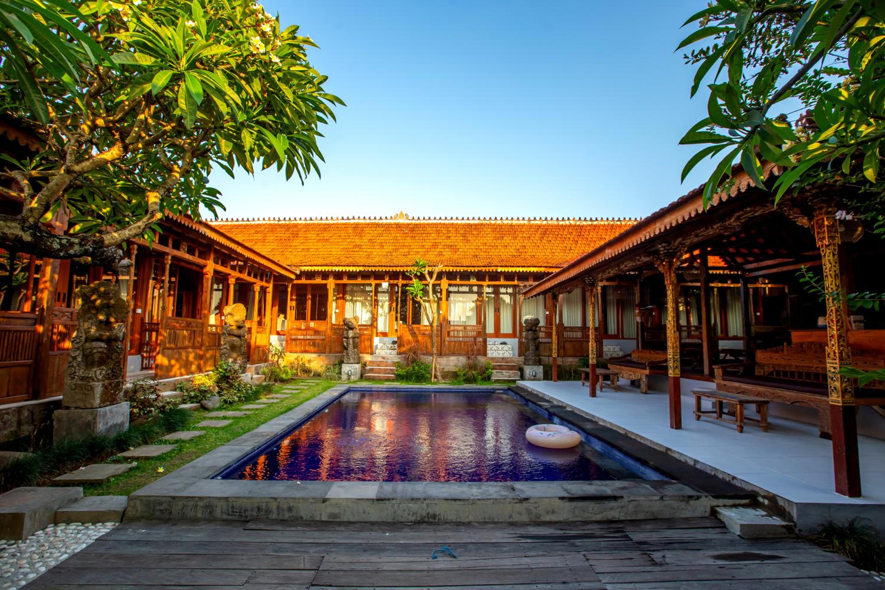 King Room with Pool View - Photo 10