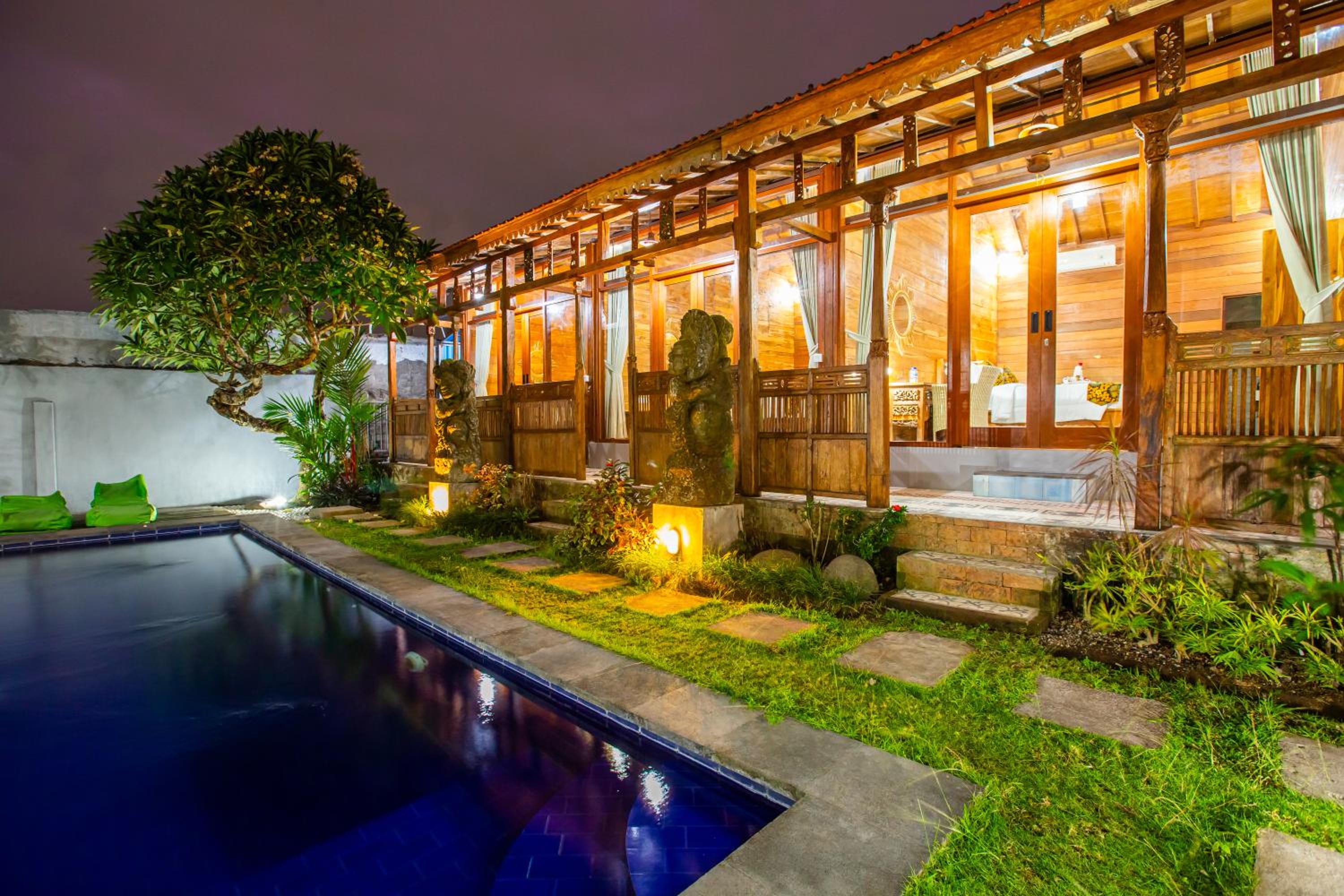 King Room with Pool View - Photo 3