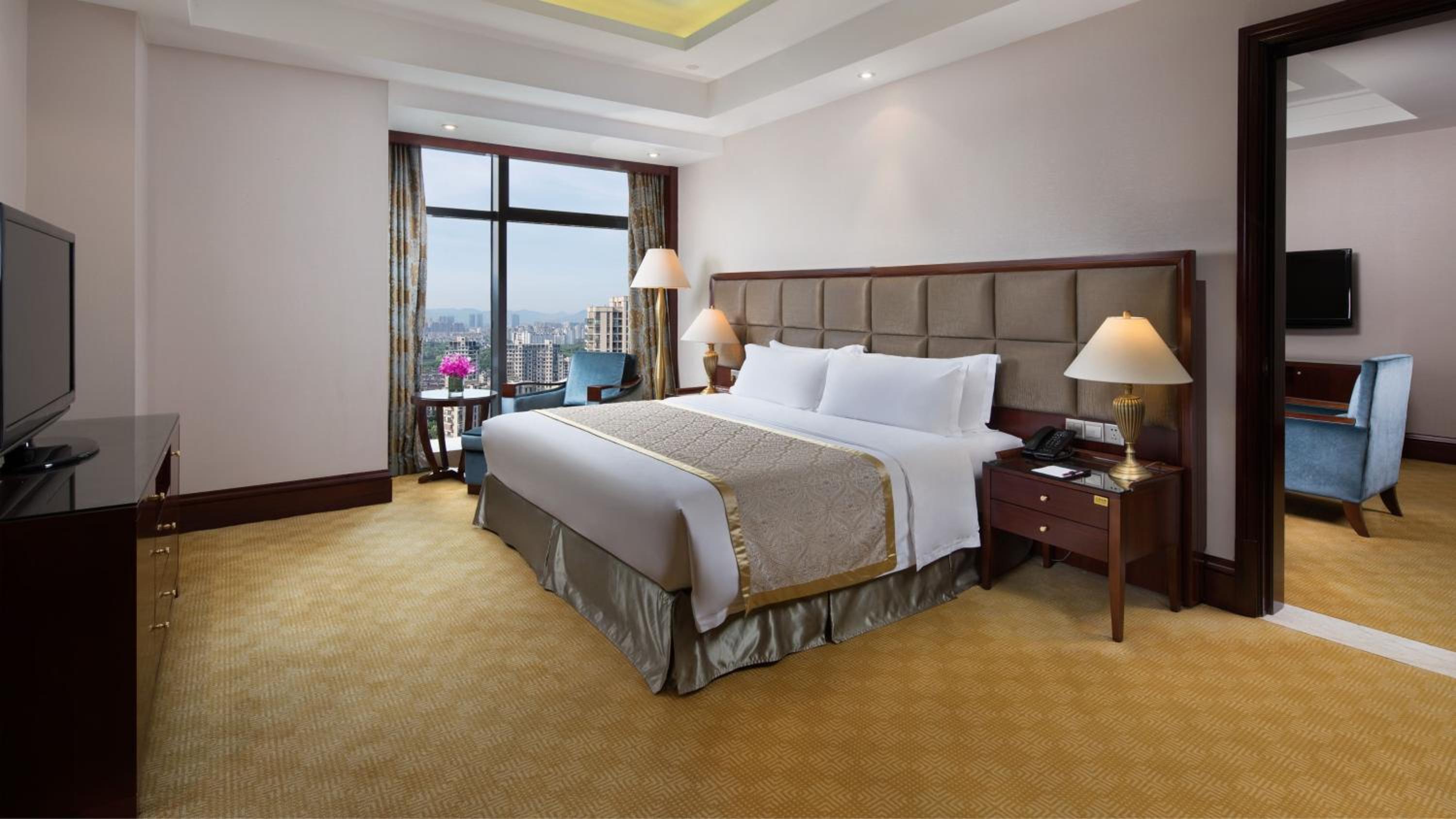 One-Bedroom King Suite - Photo 2