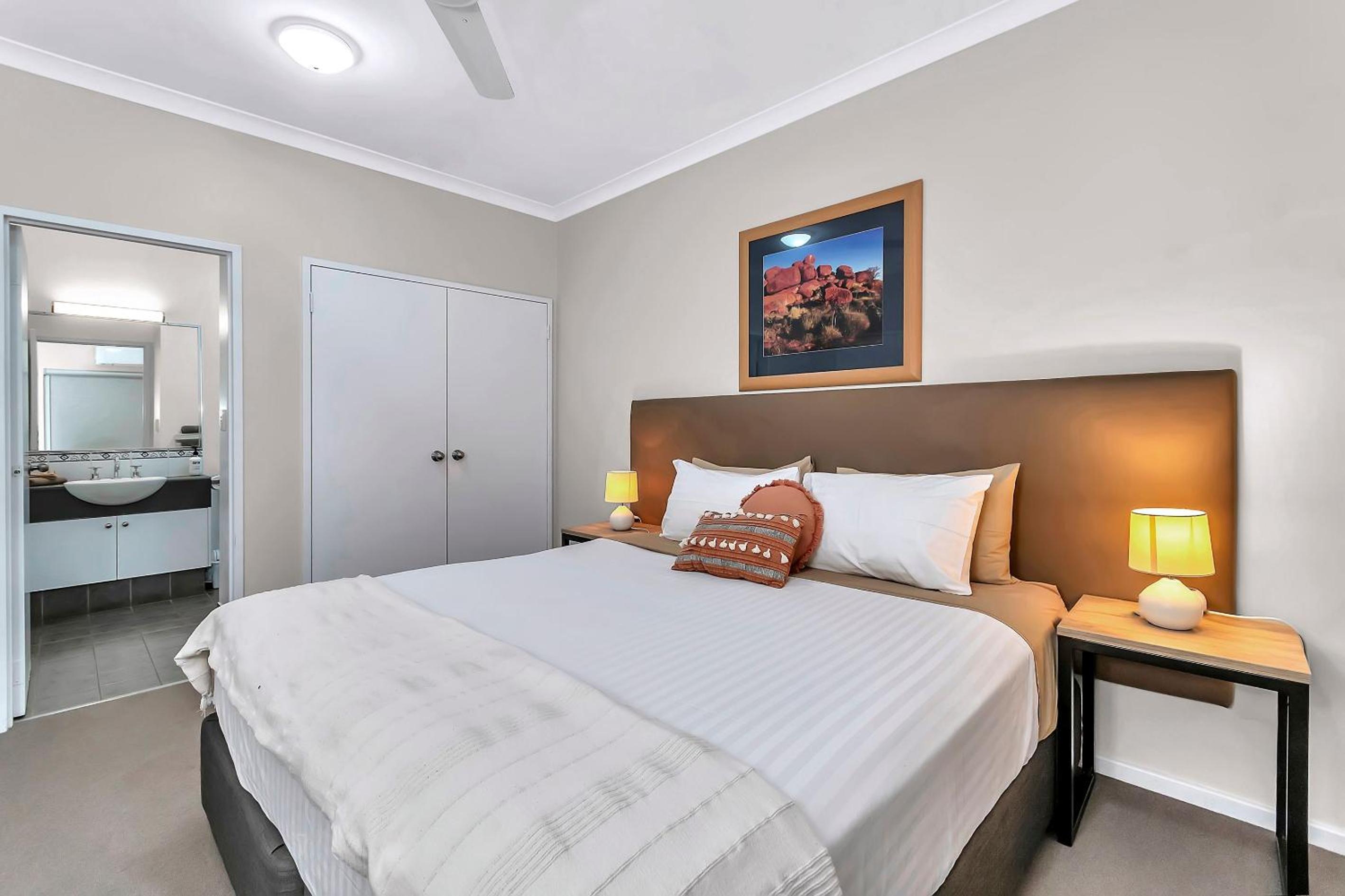 Executive Suite - Photo 7