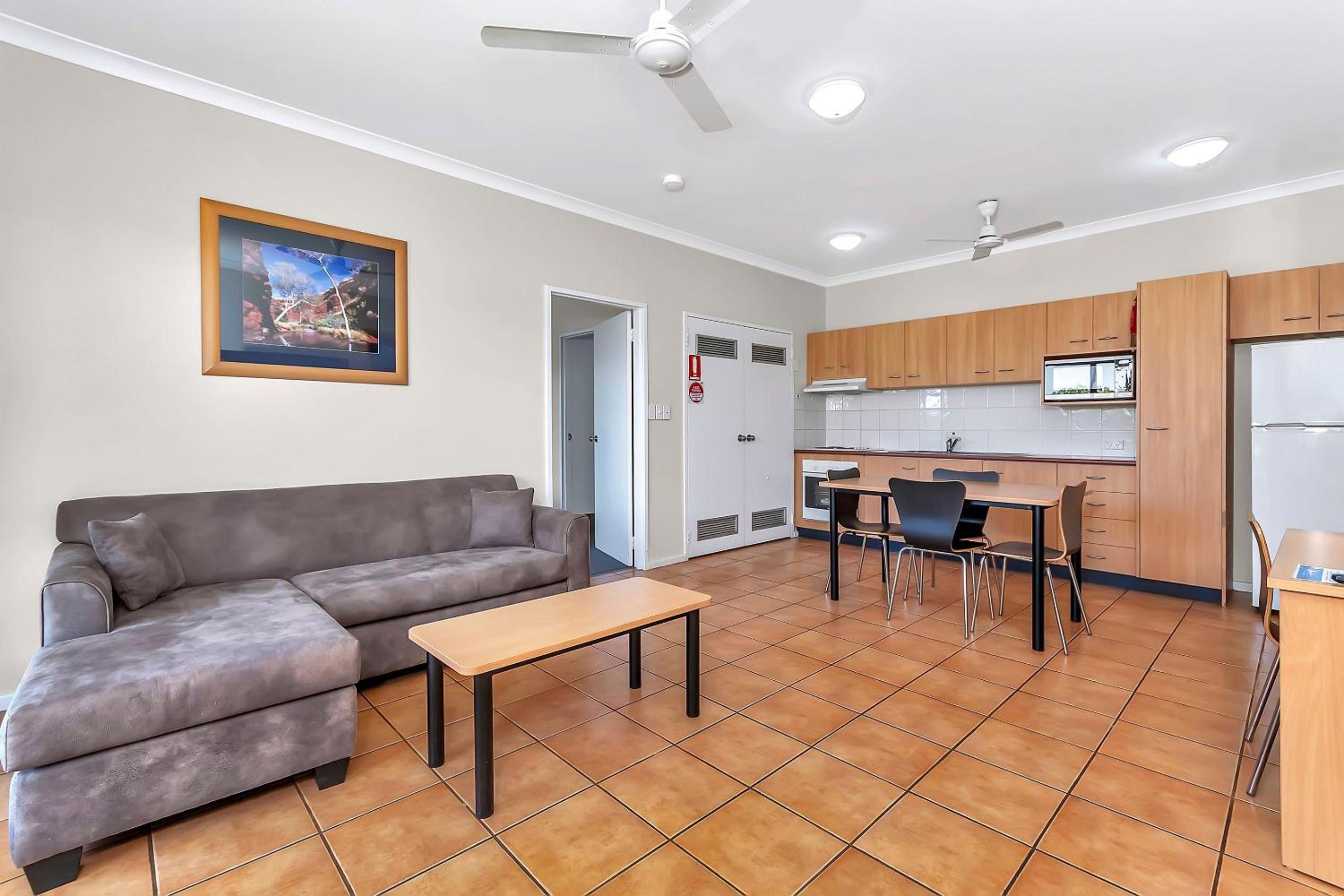 Executive Suite - Photo 5