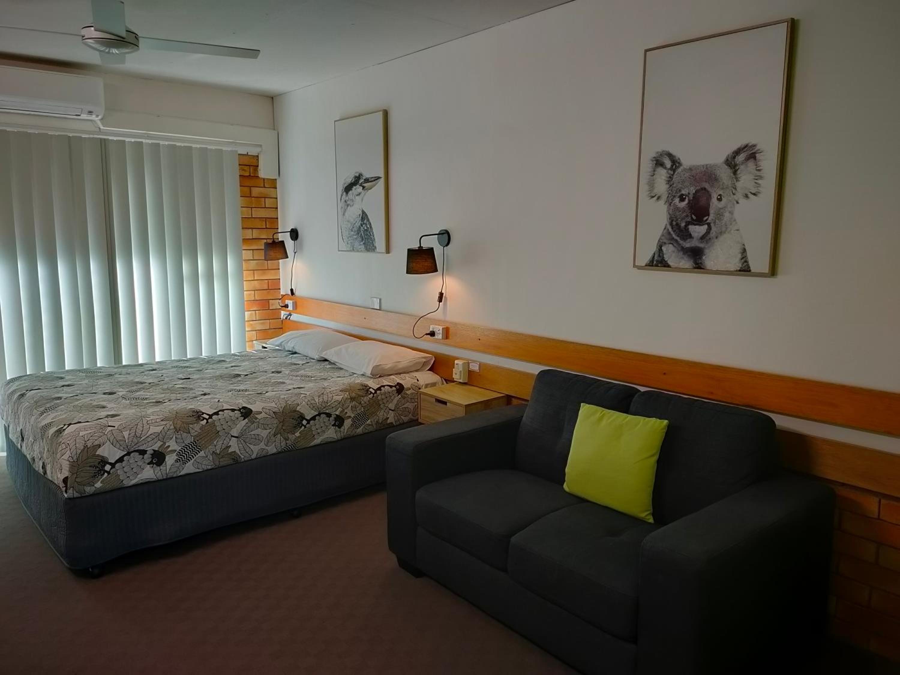 Queen Room photo 1