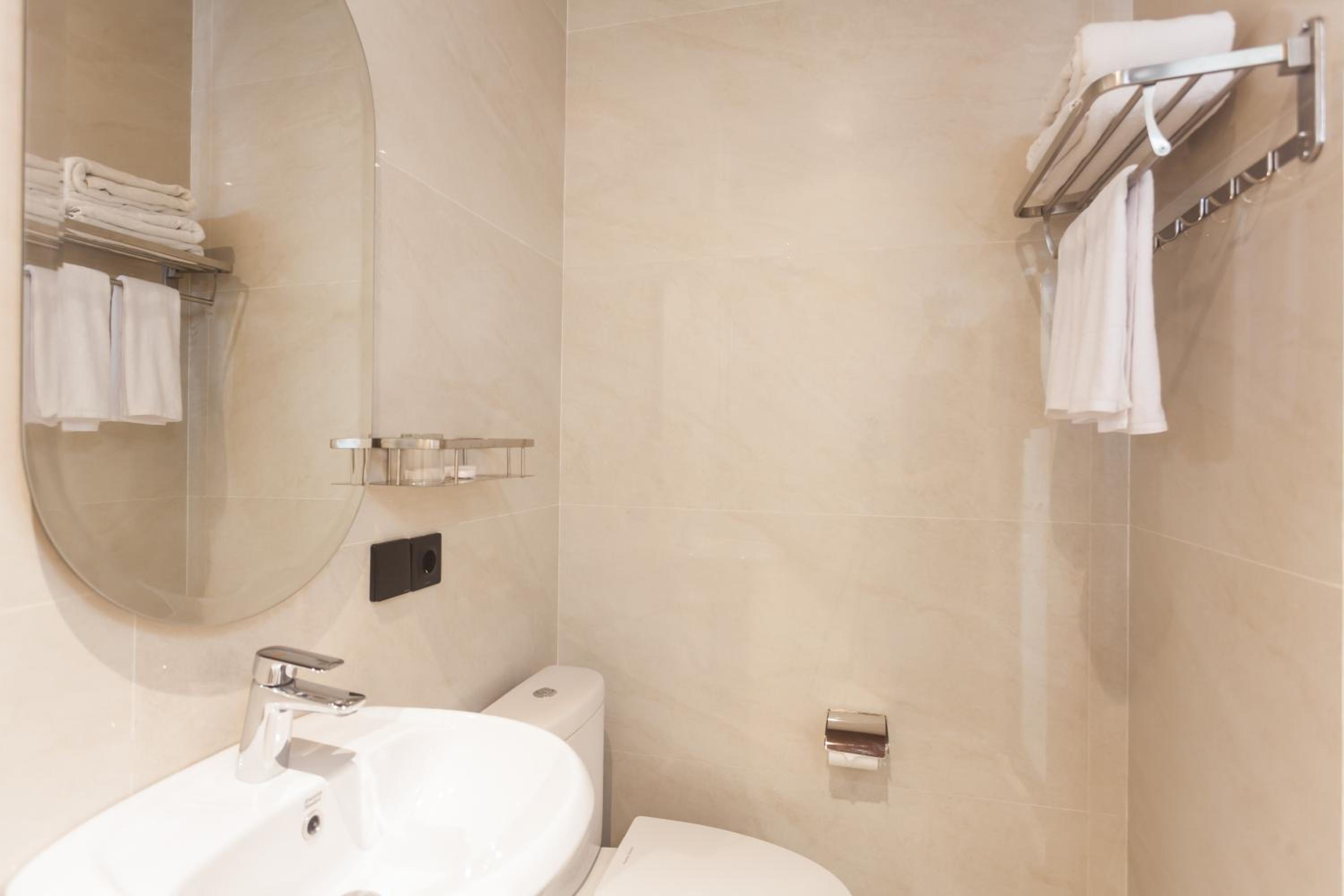 Deluxe Double Room - Photo 26