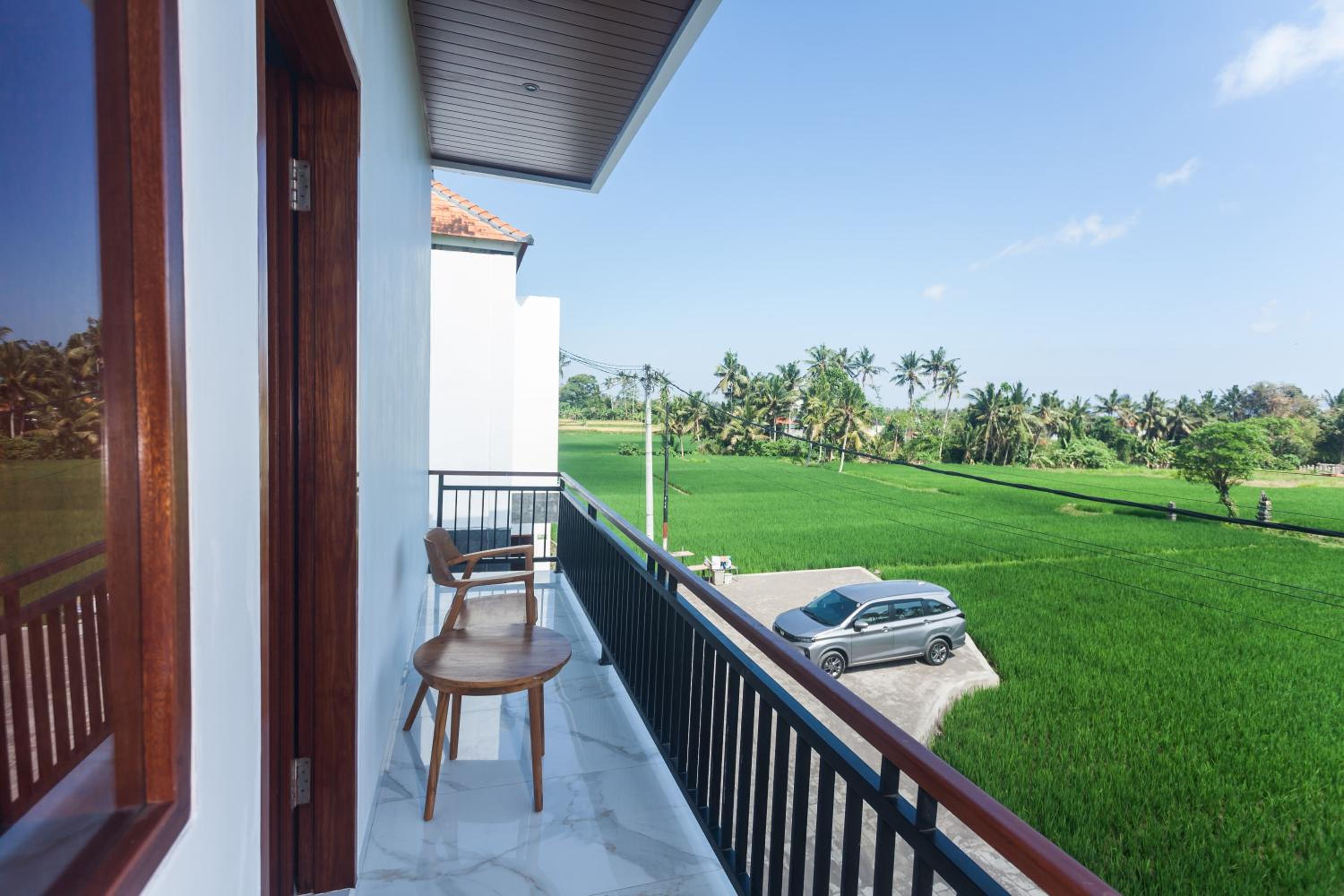 Family Suite with Balcony - Photo 22