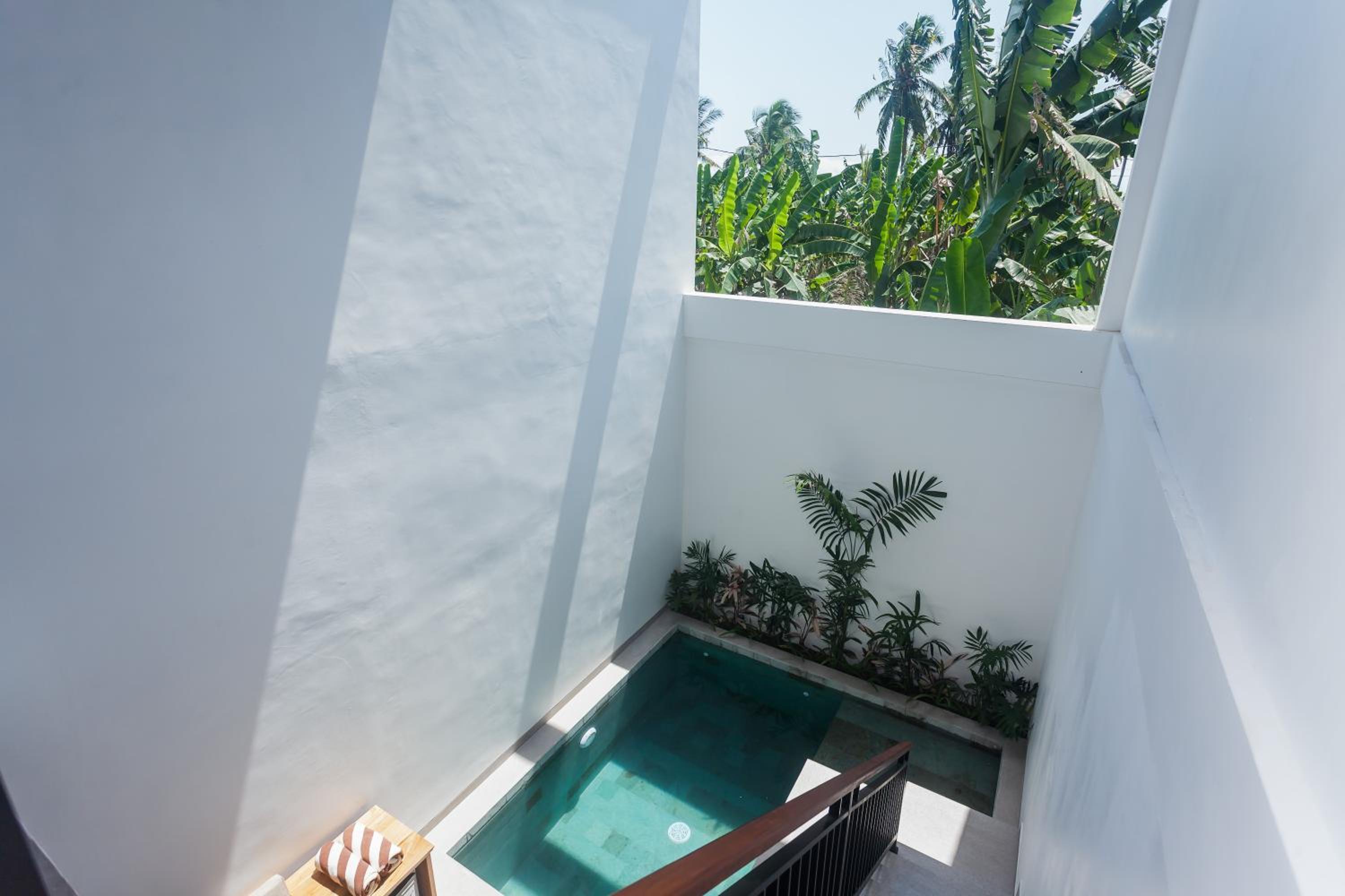 Studio with Pool View - Photo 14