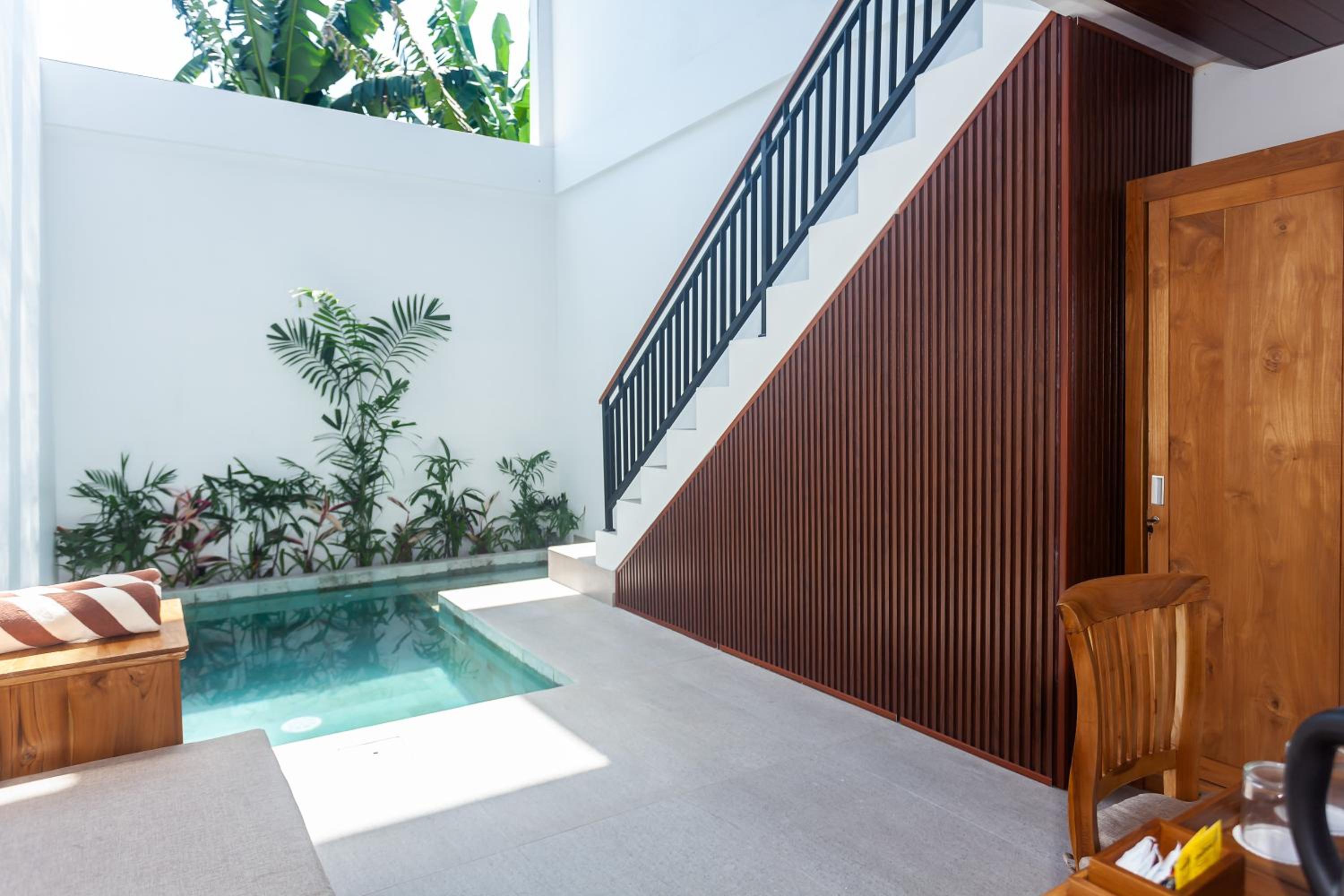 Studio with Pool View - Photo 6