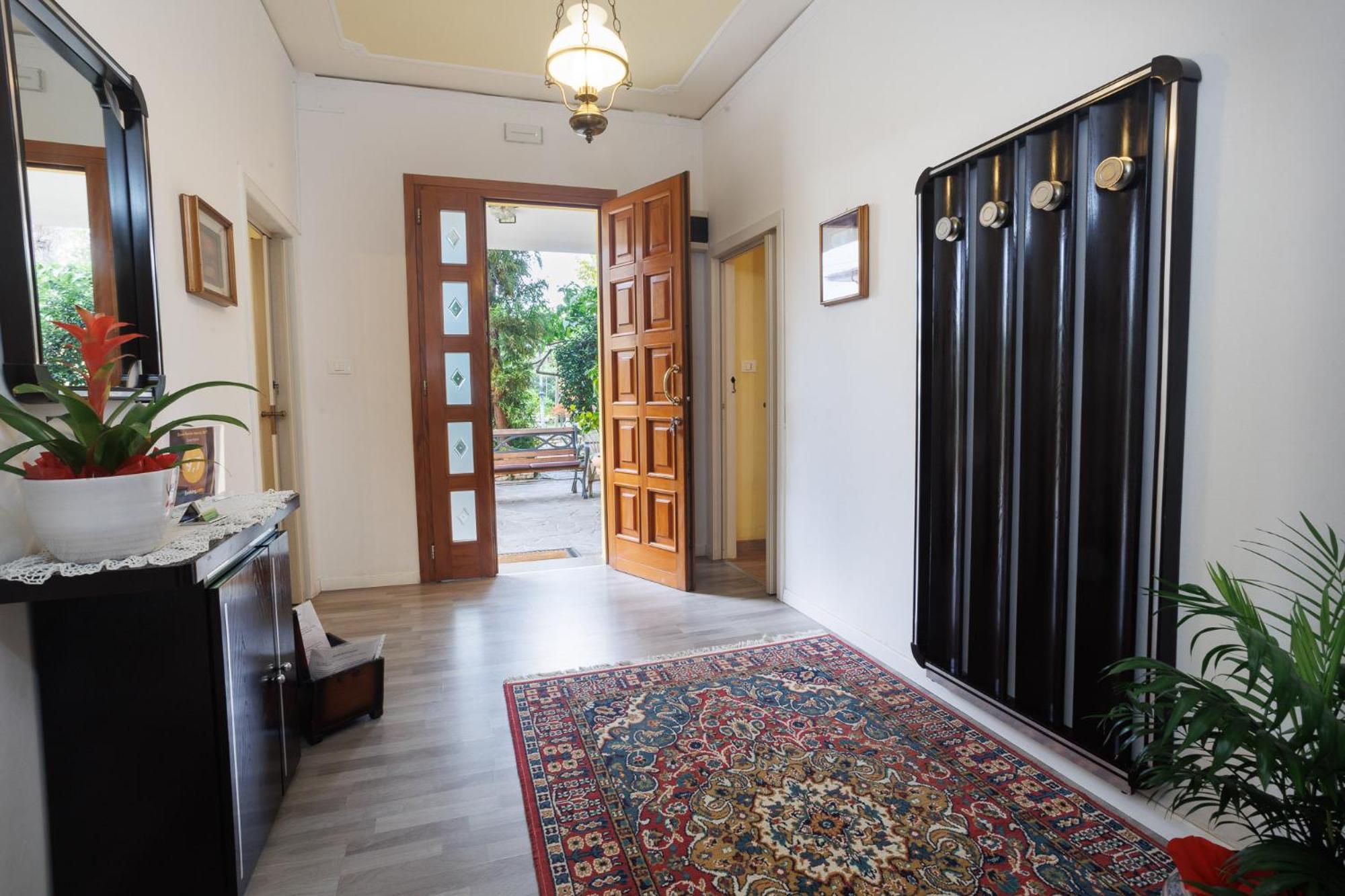 Two-Bedroom House - Photo 1