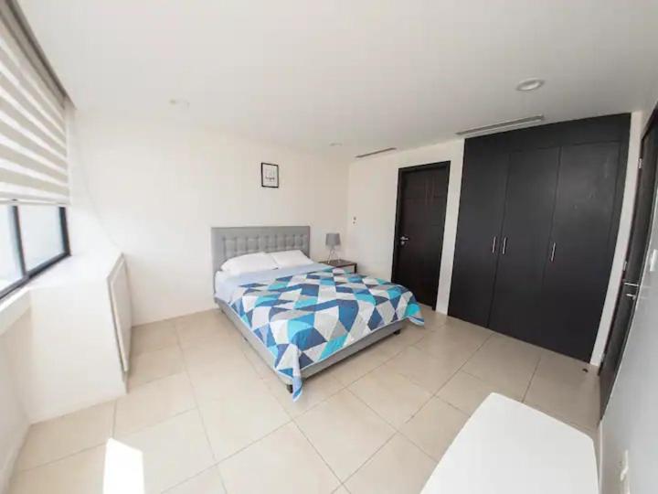 Deluxe Two-Bedroom Apartment With Garden View photo 2