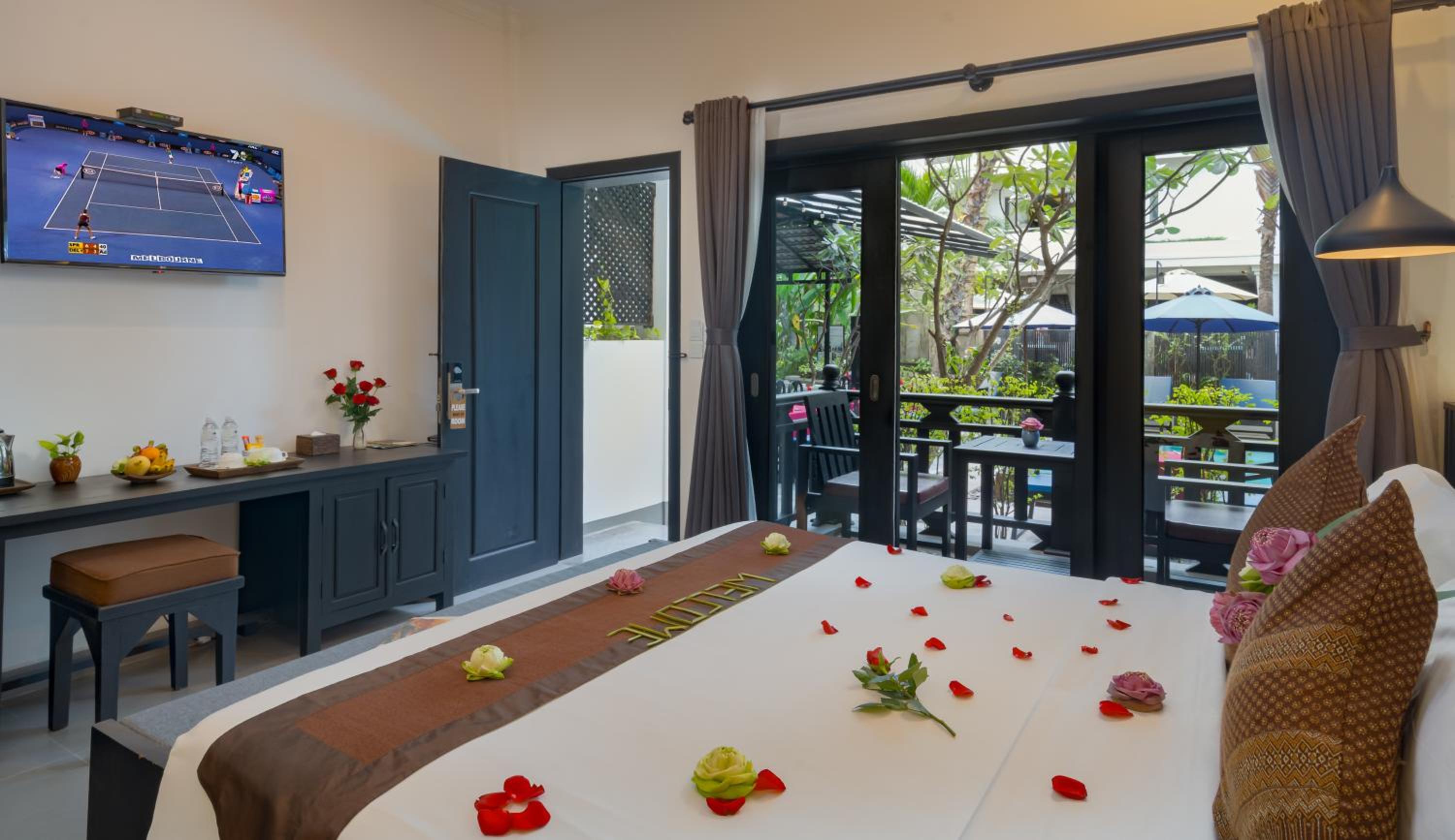 Deluxe Double Room with Pool View photo 3