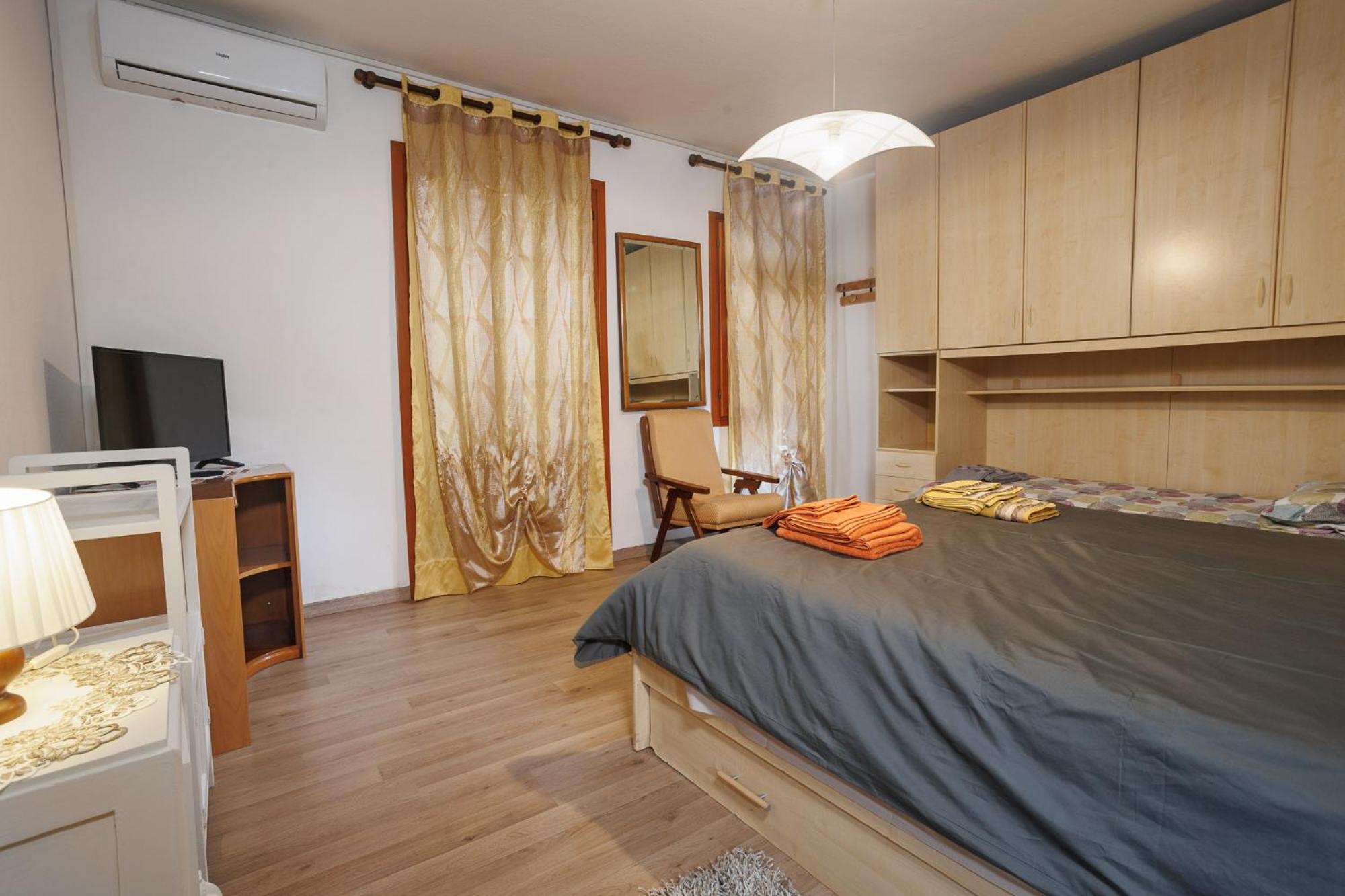 Two-Bedroom House - Photo 41