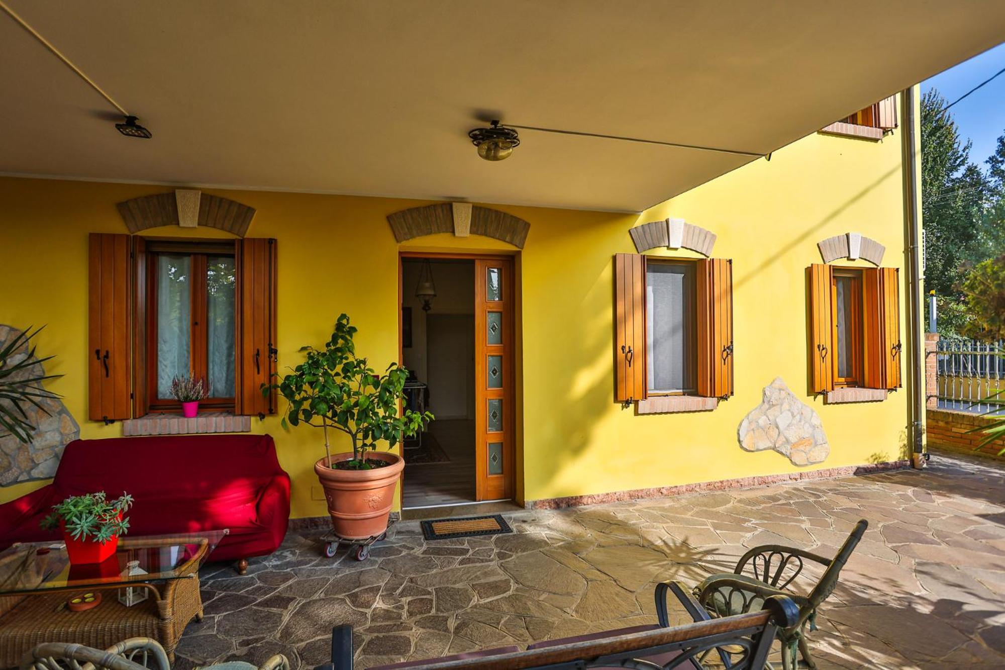 Two-Bedroom House - Photo 16