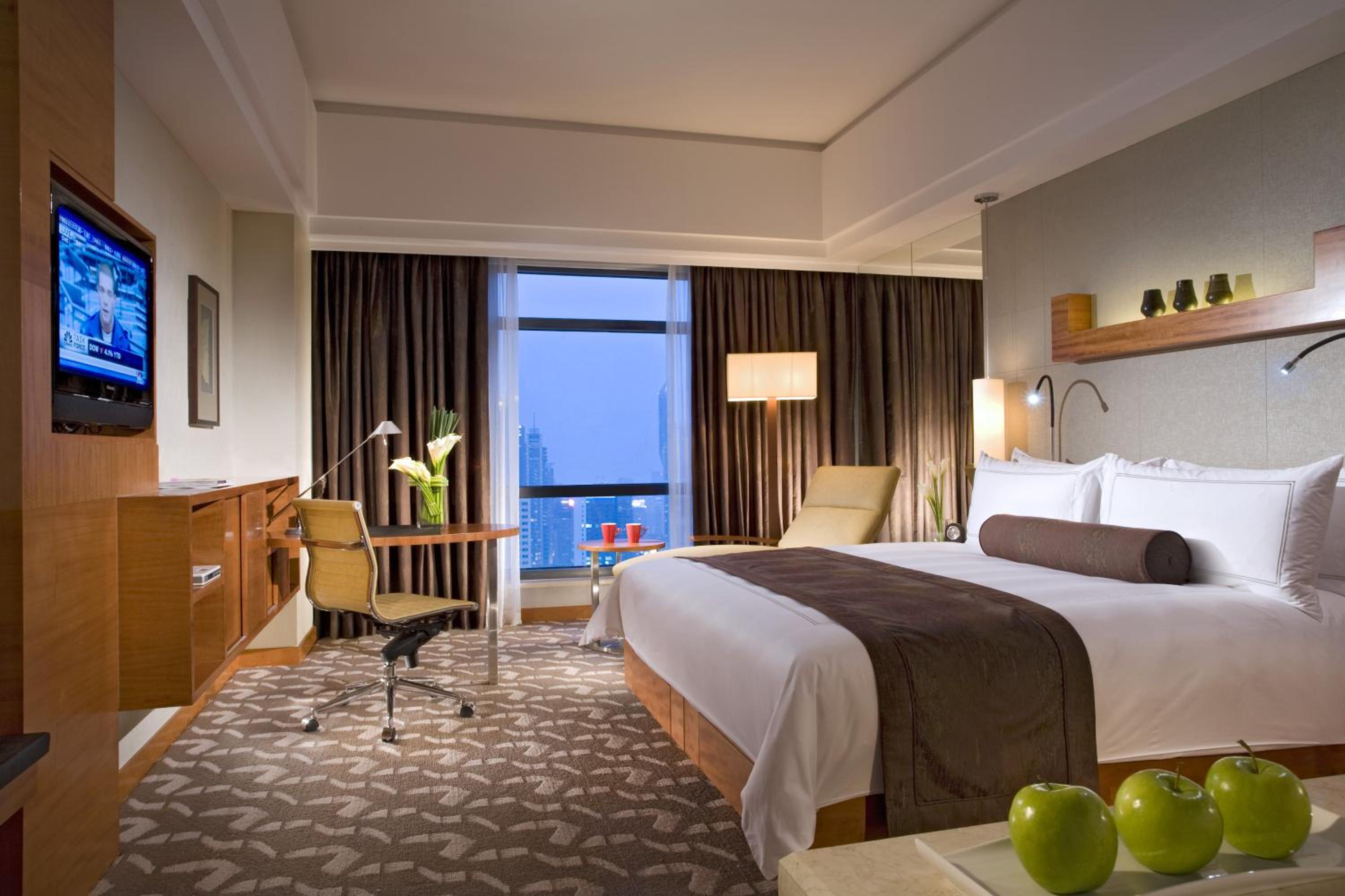 Swiss Executive King Bed Room - Photo 5