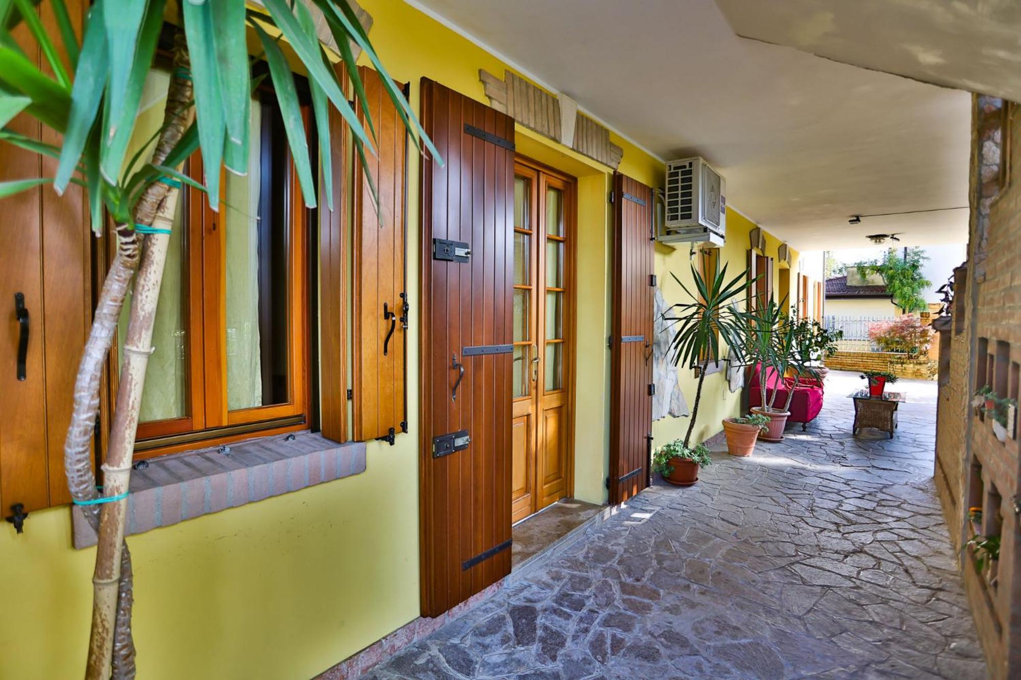 Two-Bedroom House - Photo 18