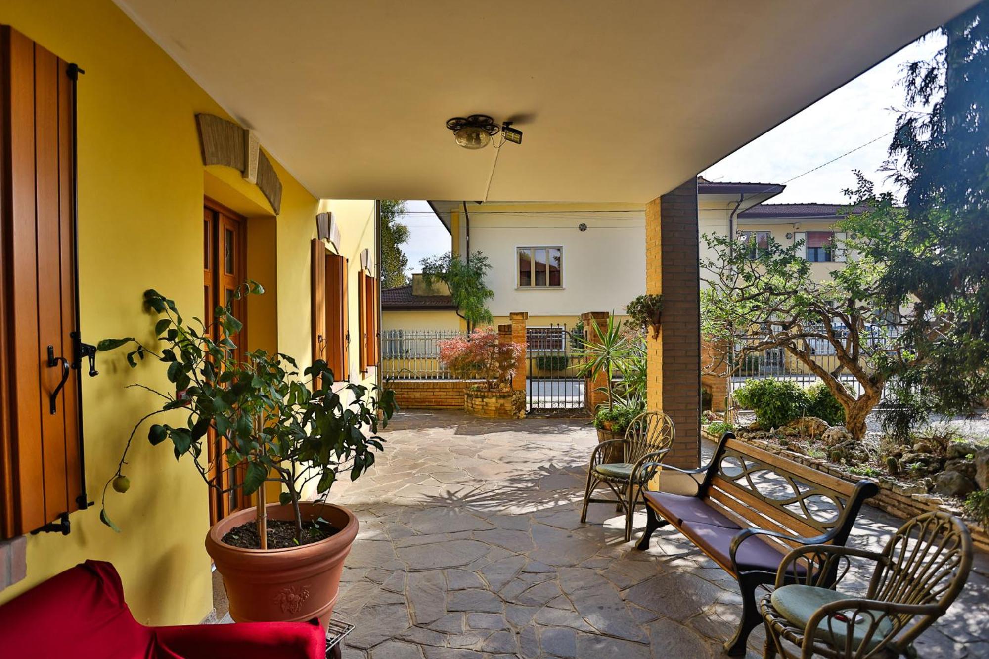 Two-Bedroom House - Photo 19
