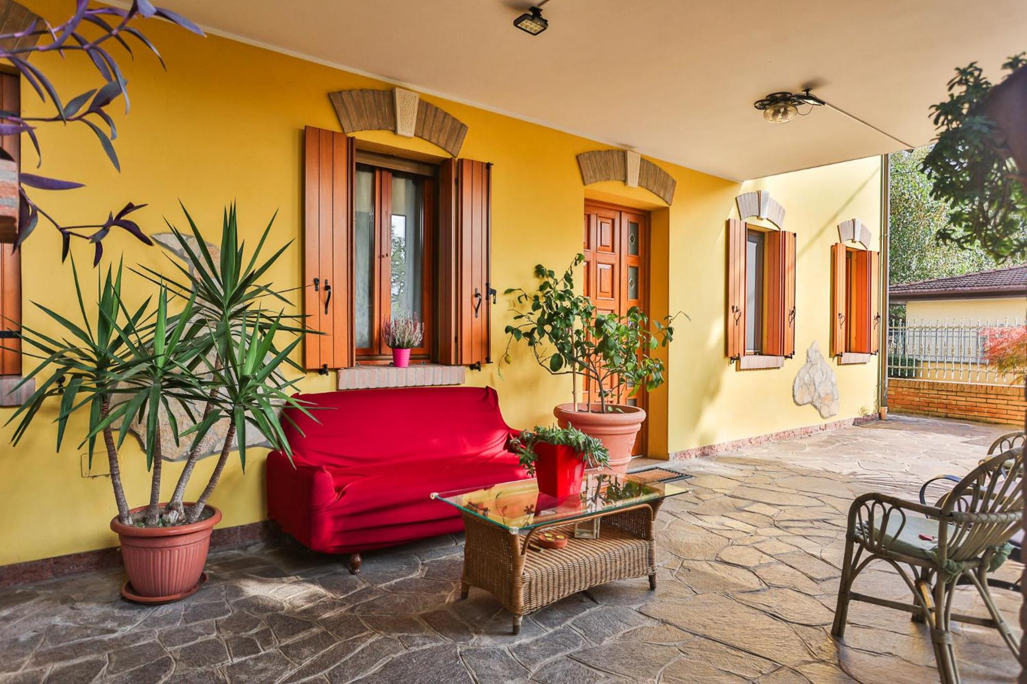 Two-Bedroom House - Photo 12