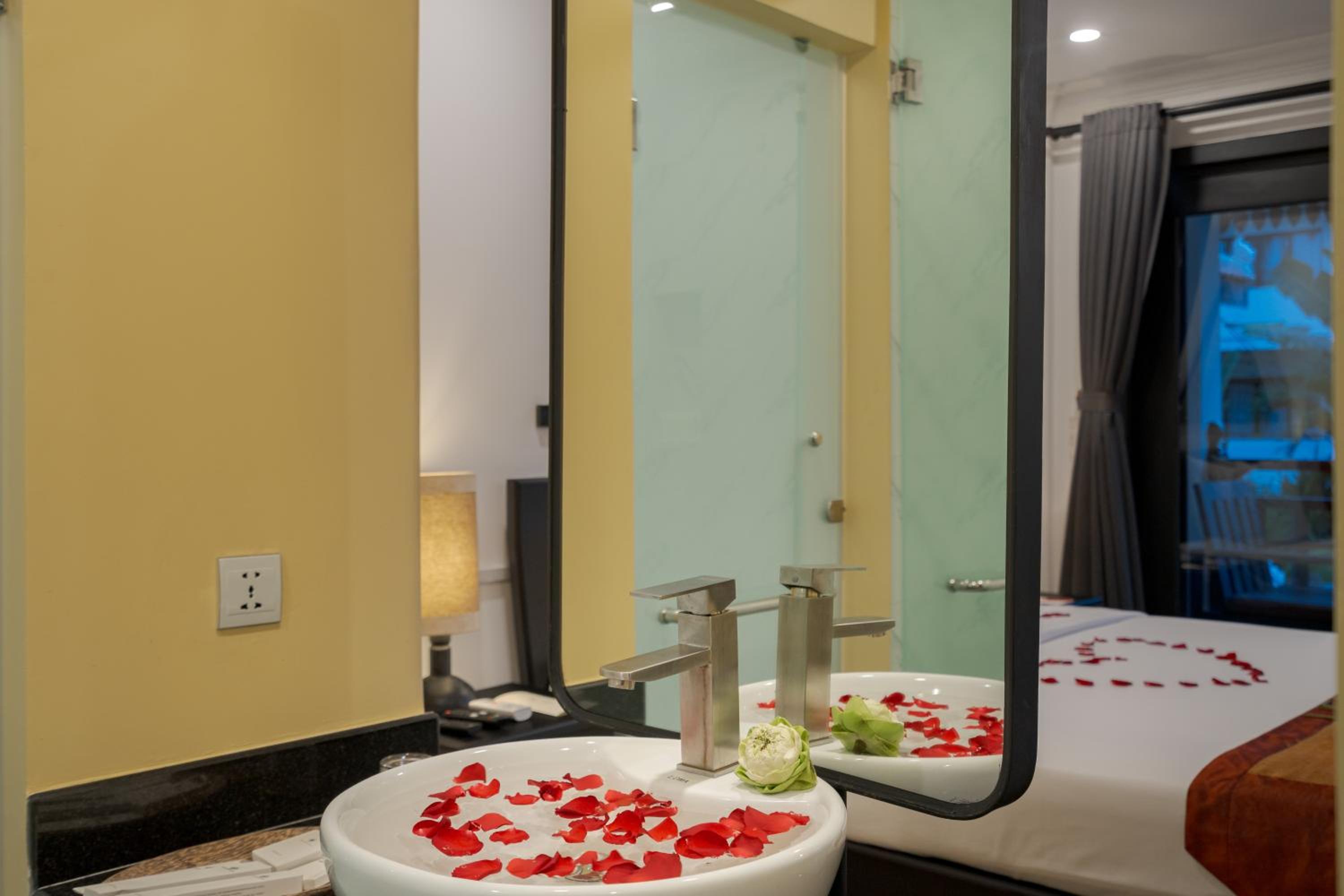Apsara Double Room with Pool View photo 3
