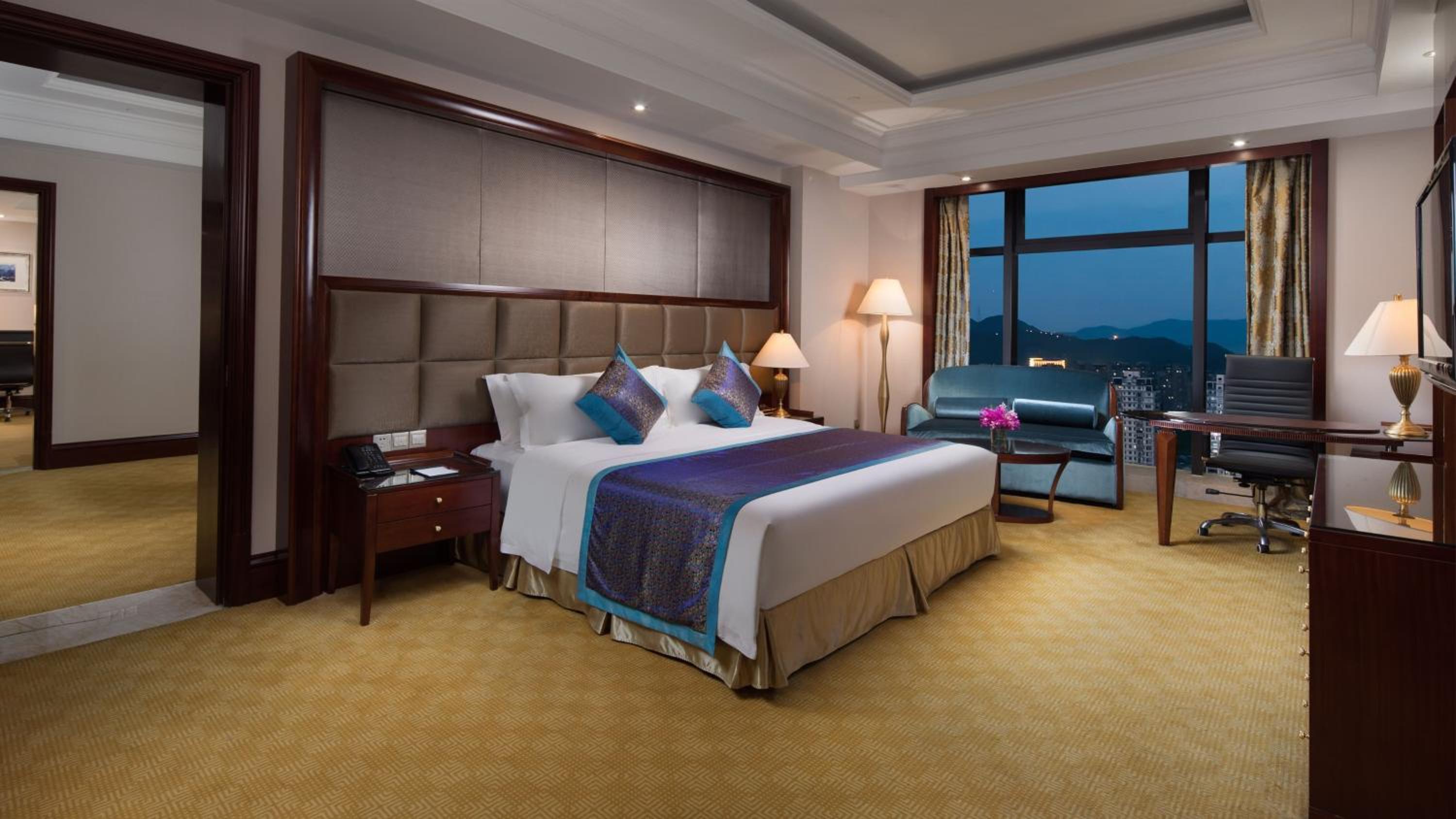 Two Bedrooms Suite with Three Beds - Non-Smoking - Photo 3