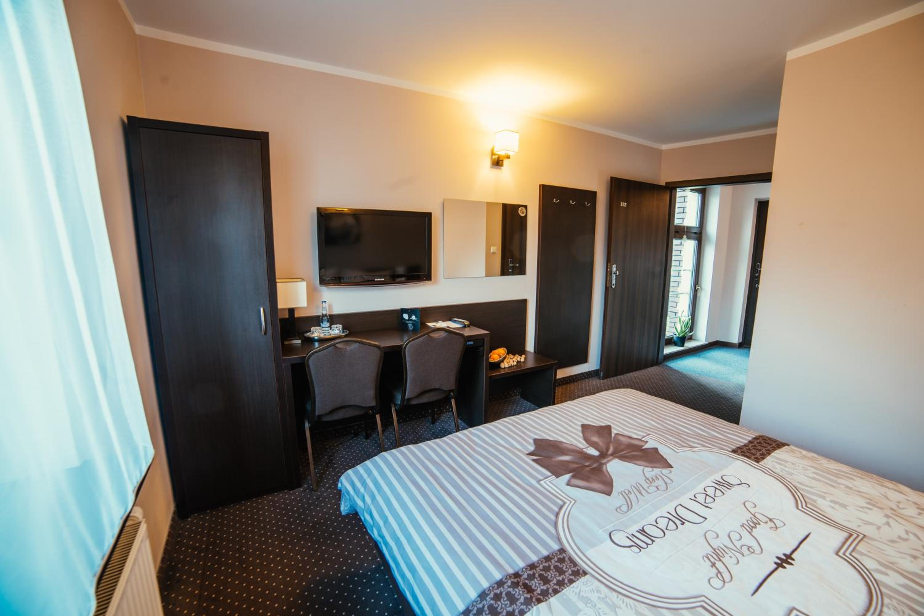 Double Room - Photo 8