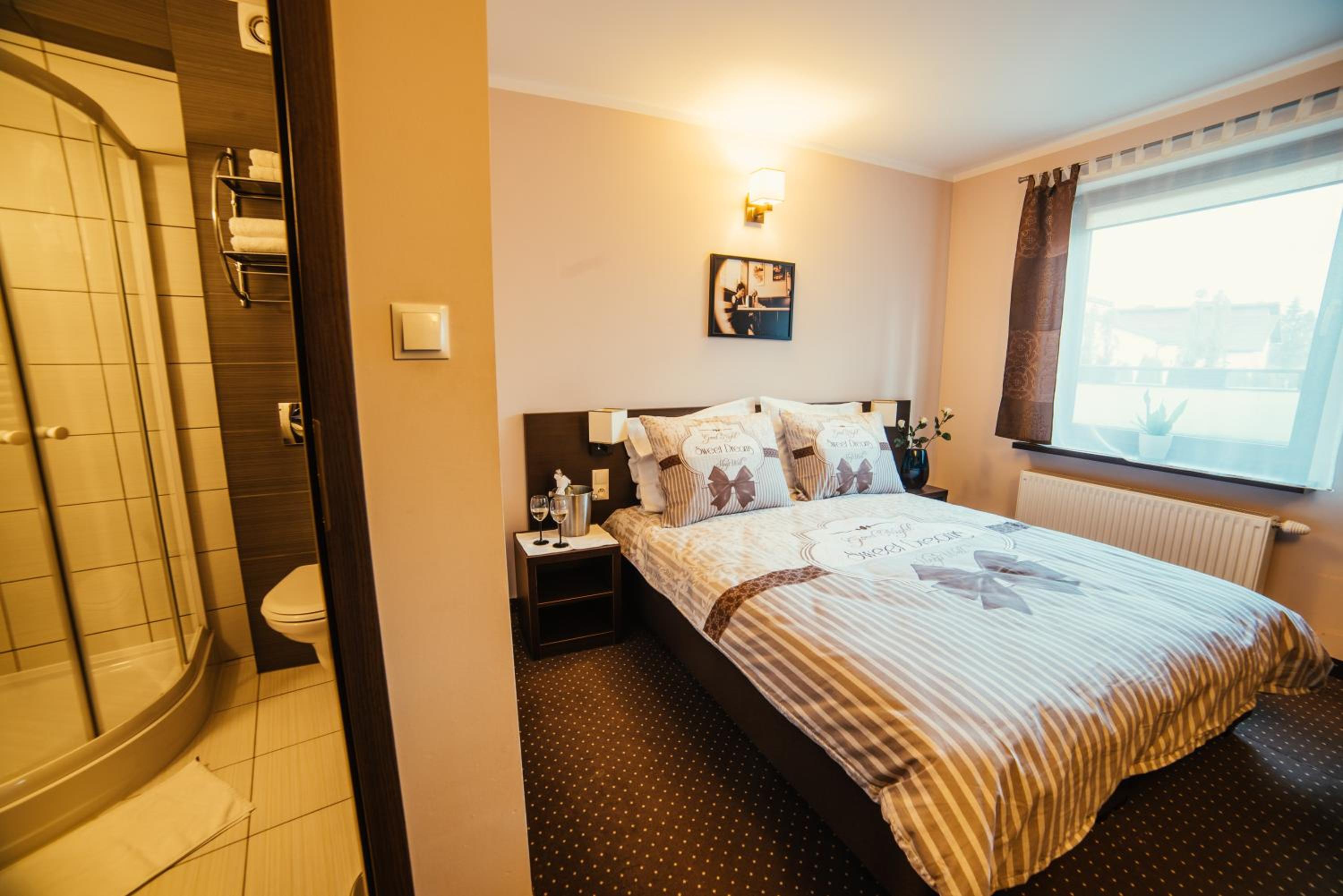Double Room - Photo 12