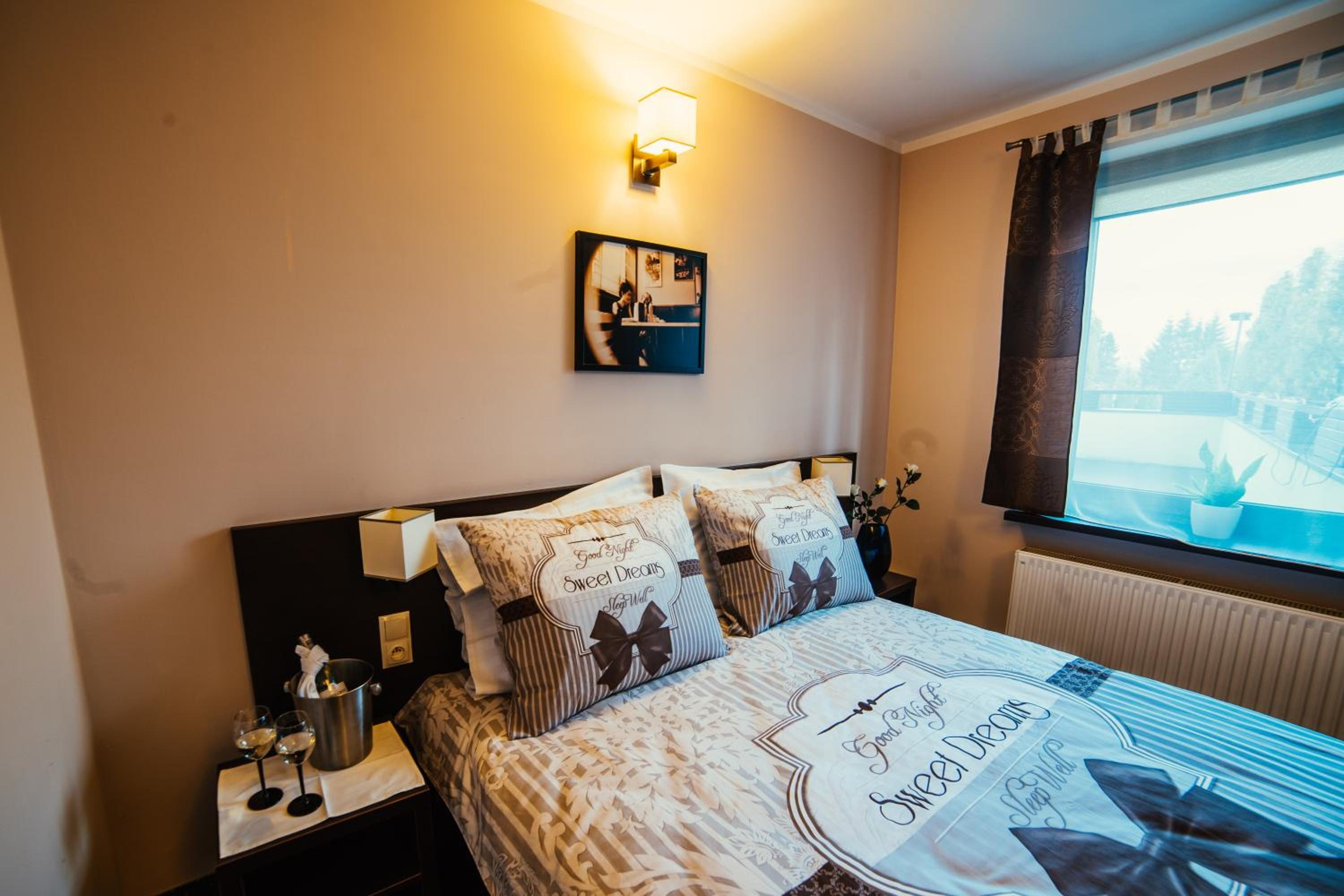 Double Room - Photo 10