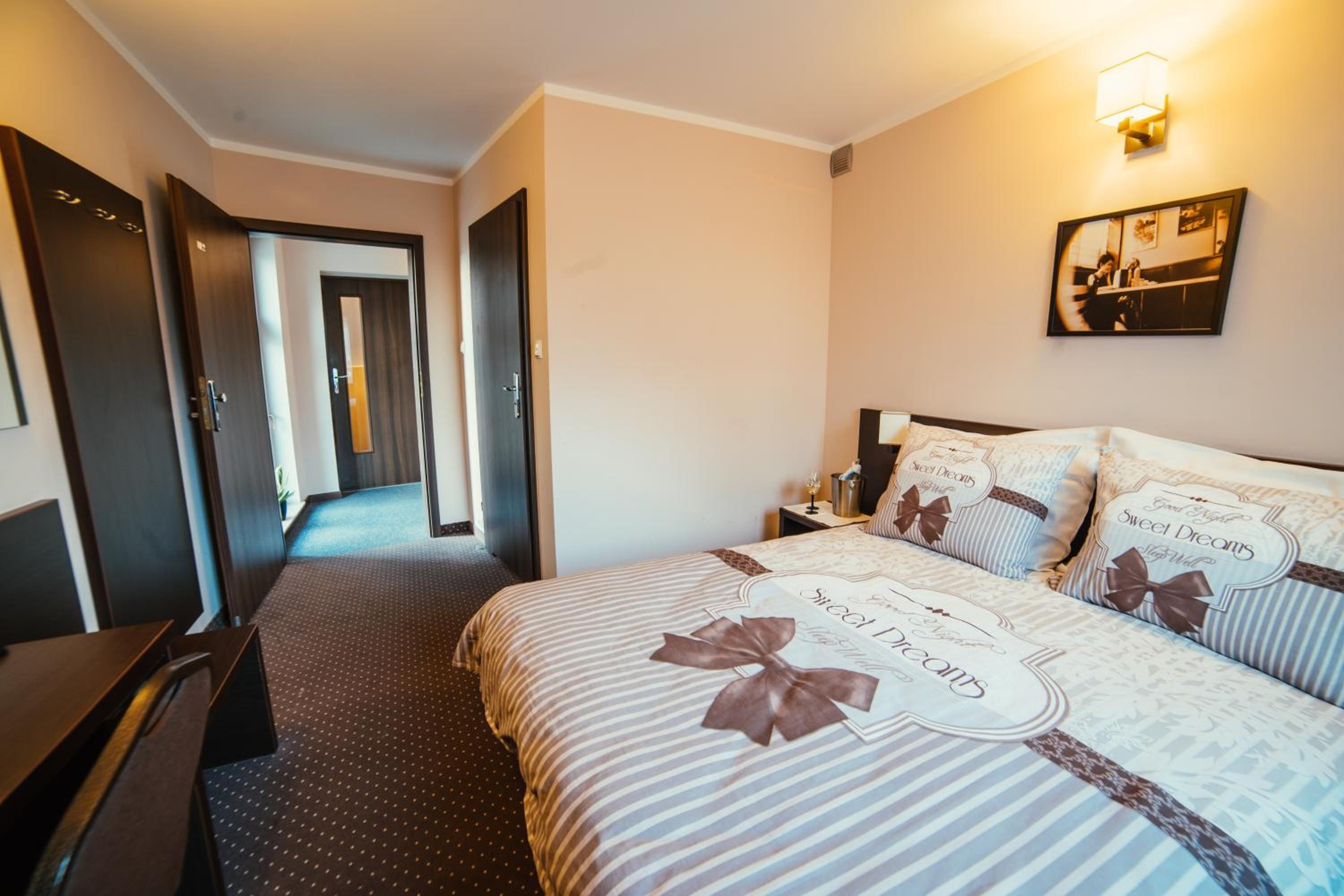 Double Room - Photo 11