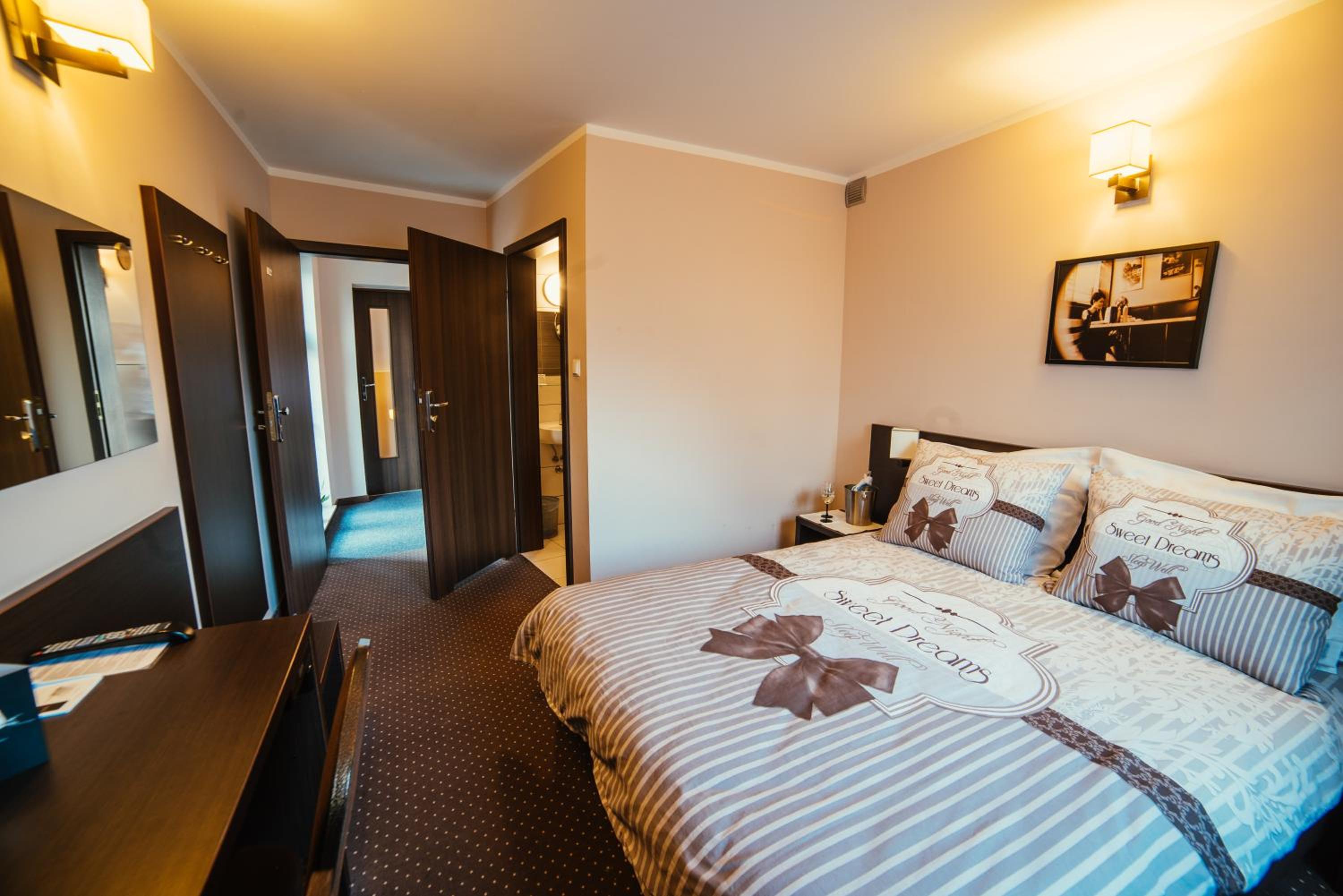 Double Room - Photo 13