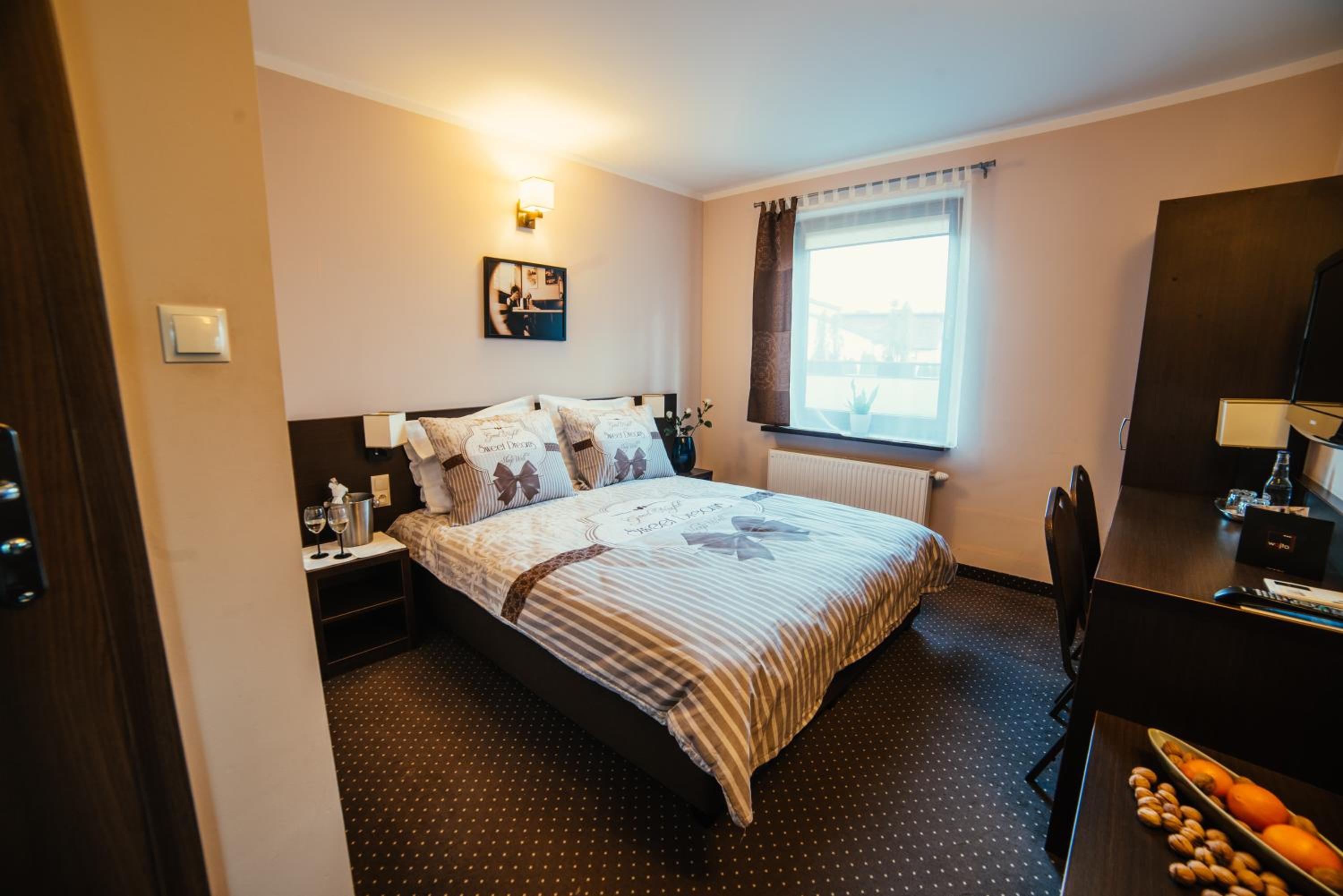 Double Room - Photo 14