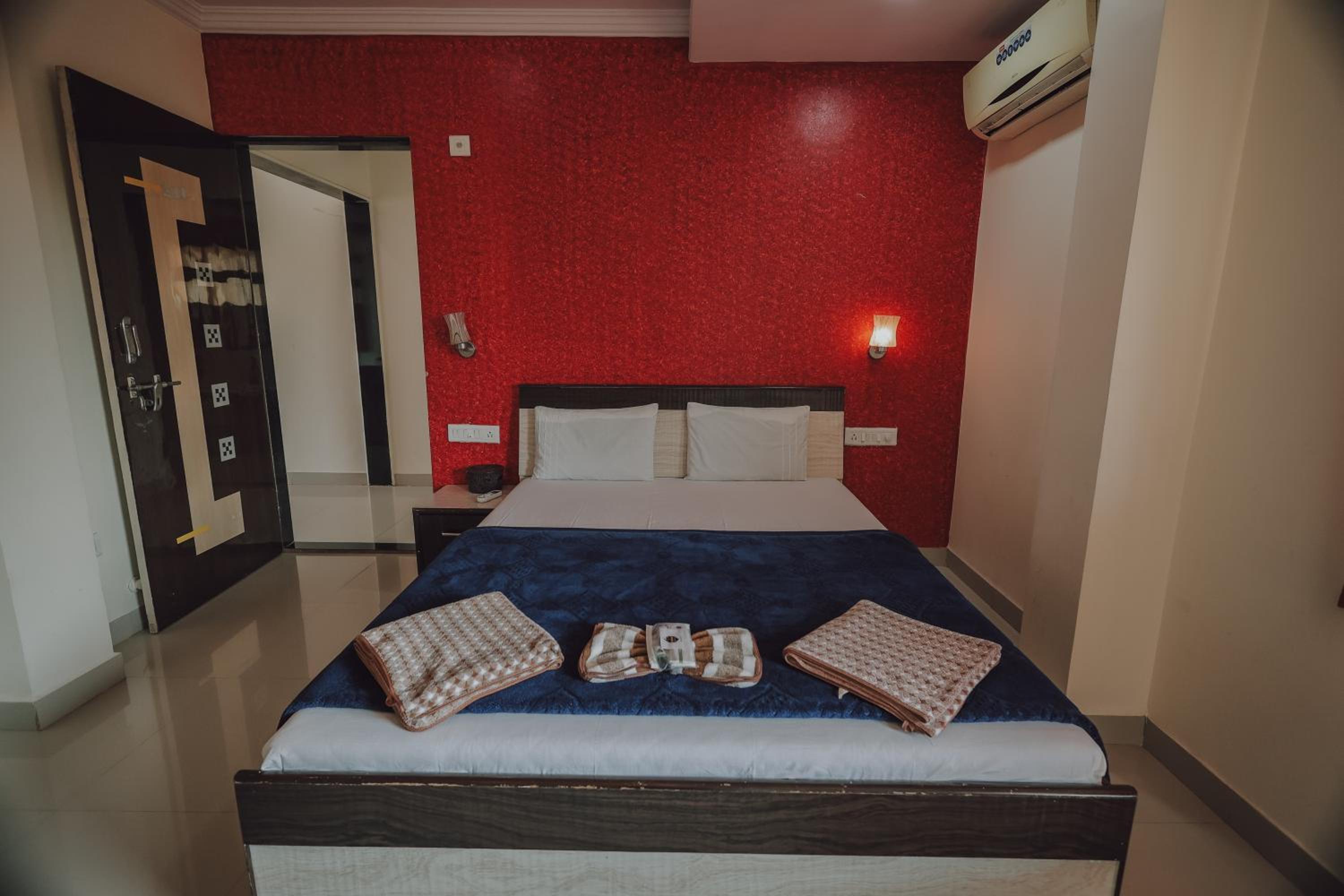 Two-Bedroom Suite with Living Room  photo 1