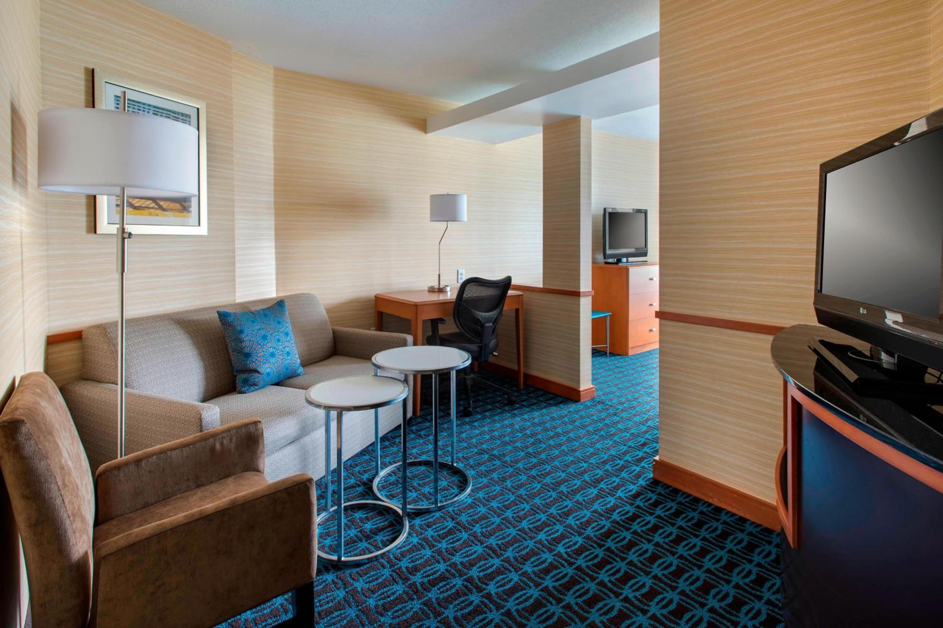 King Studio with Sofa Bed and Roll-in Shower - Mobility and Hearing Accessible - Photo 3