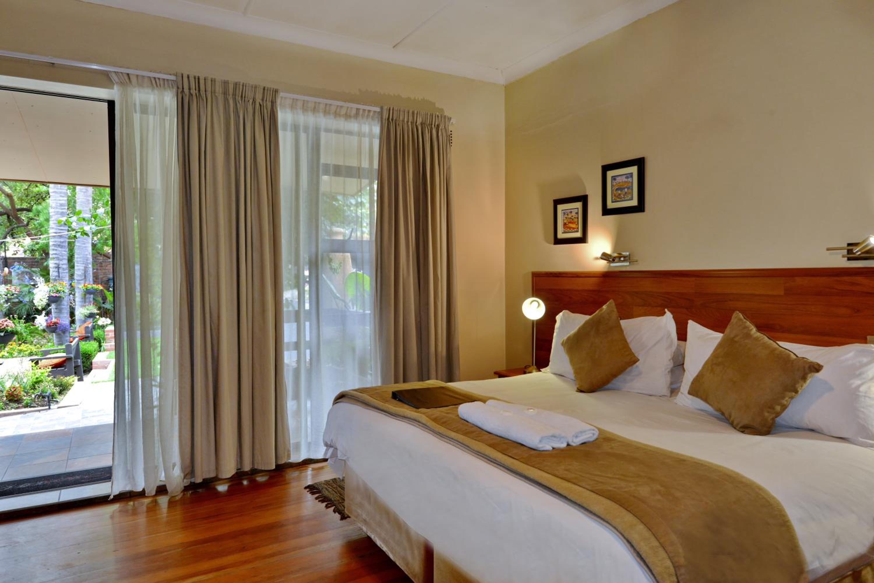 Family Room - Photo 16