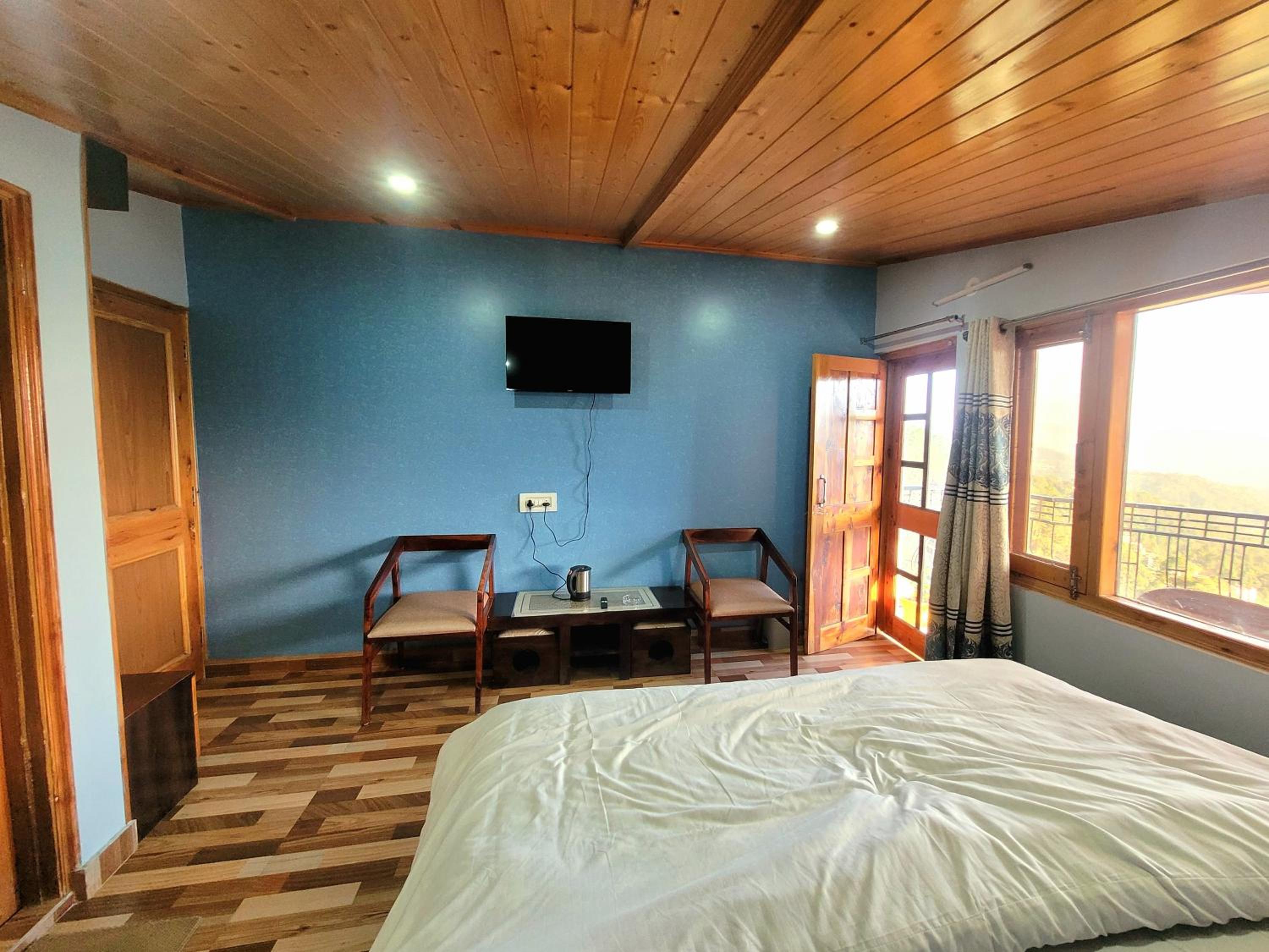 Apartment with Mountain View photo 3
