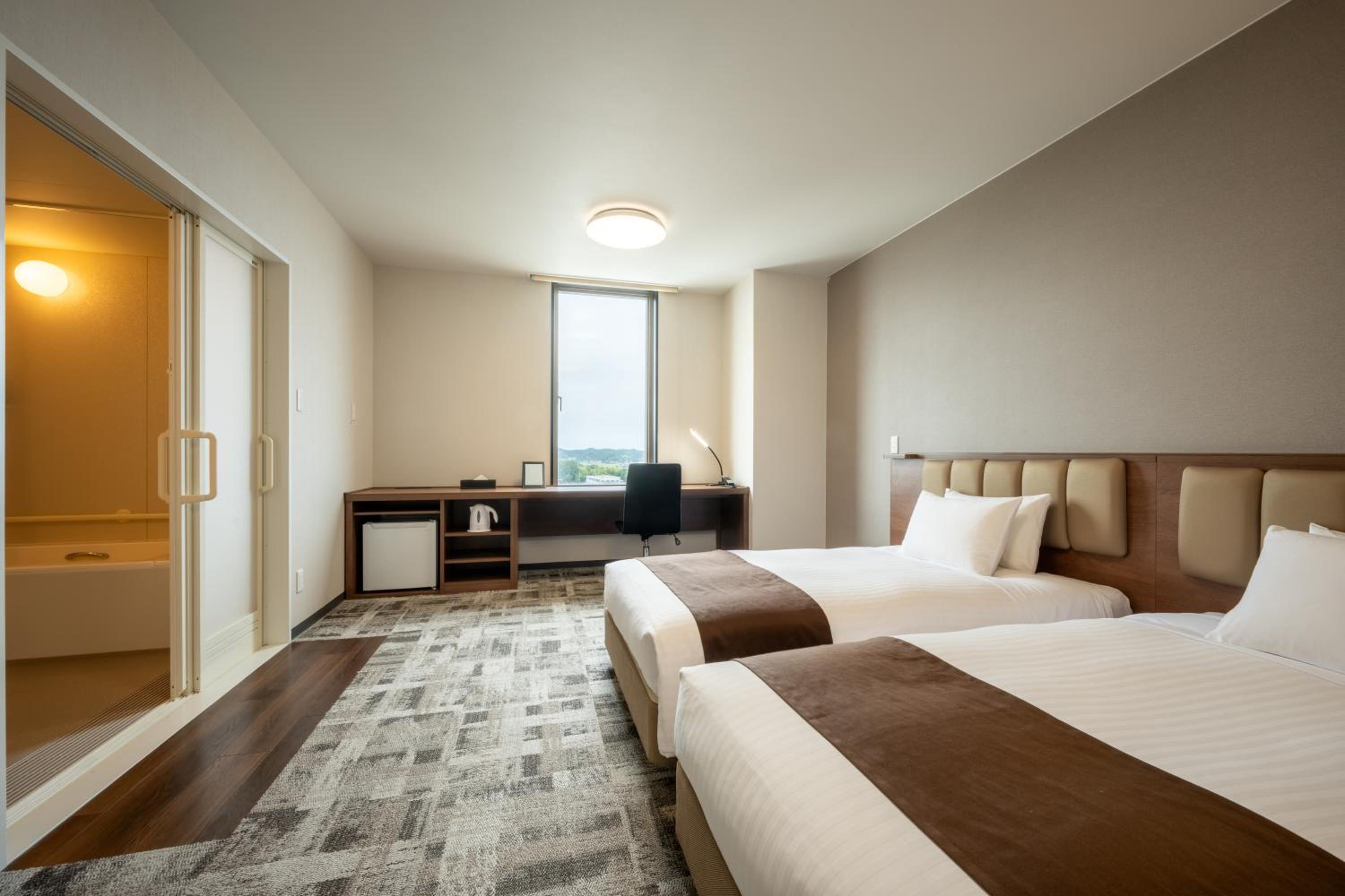 Twin Room - Disability Access - Photo 6
