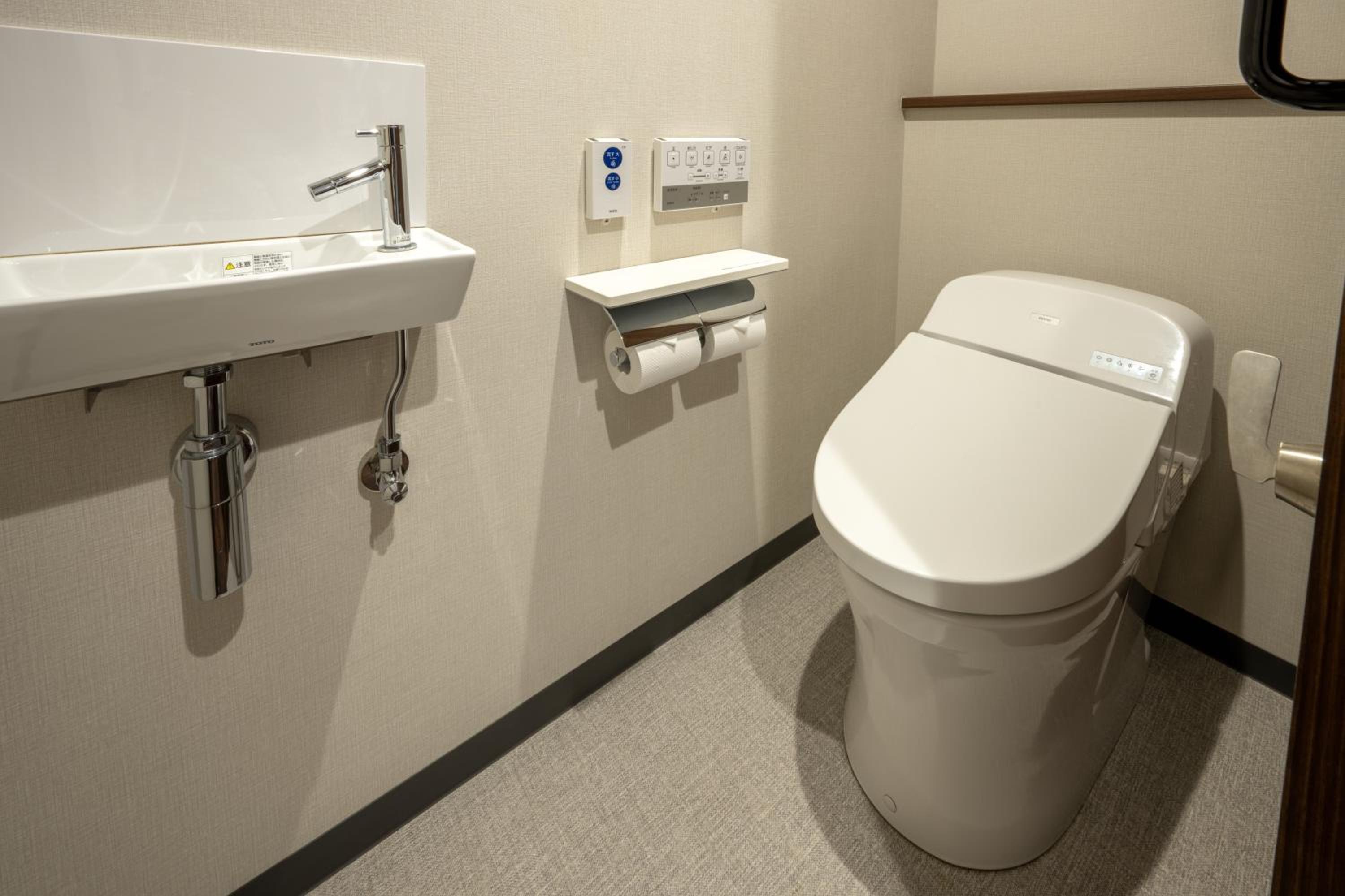 Standard Twin Room - Photo 7