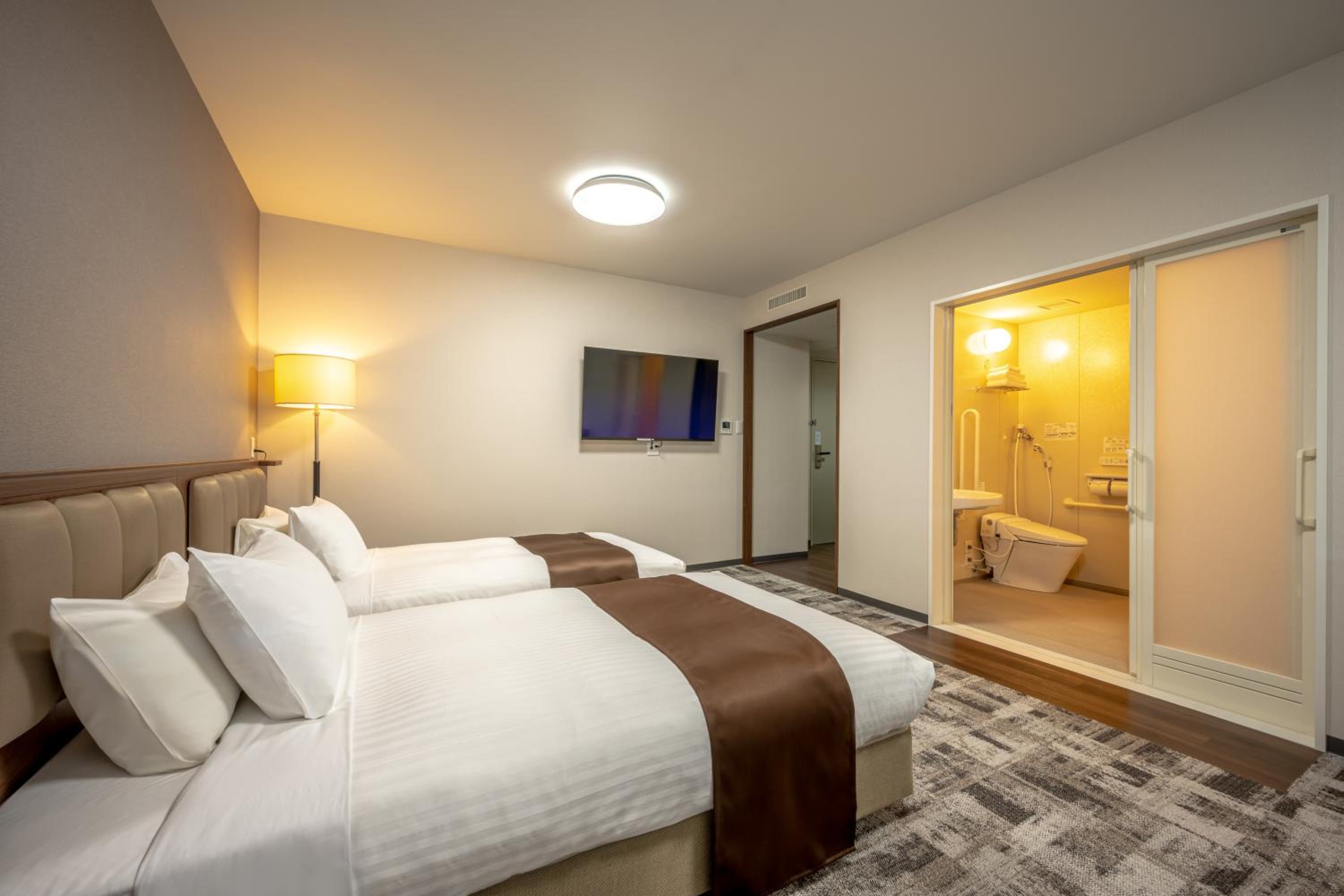Twin Room - Disability Access - Photo 3