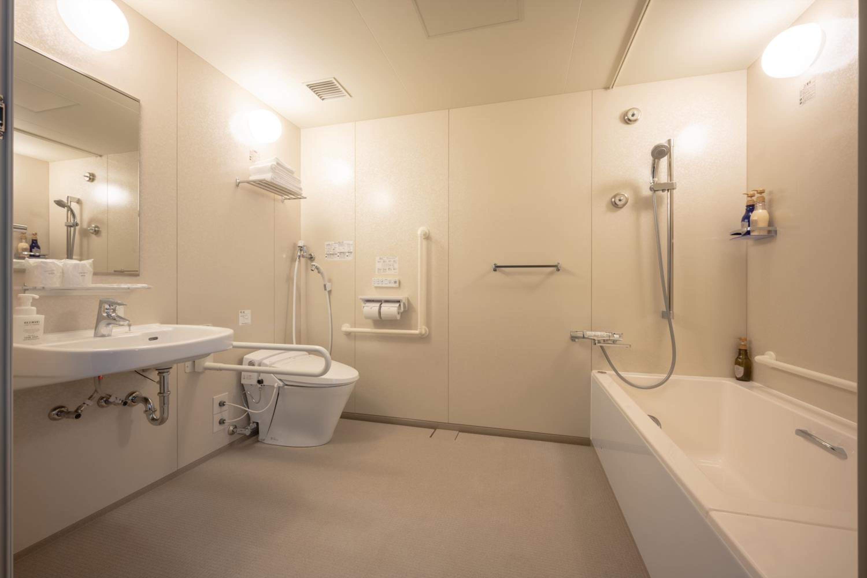 Twin Room - Disability Access - Photo 4