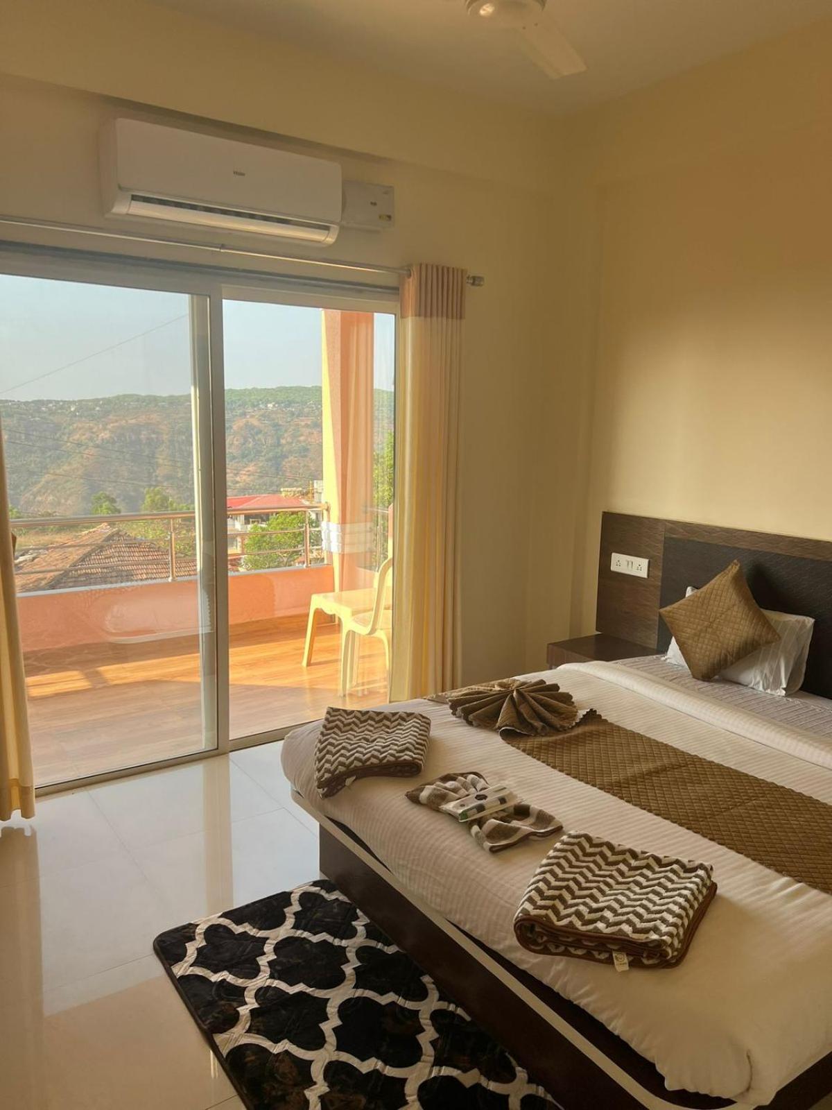 Super Deluxe Room with Balcony photo 1