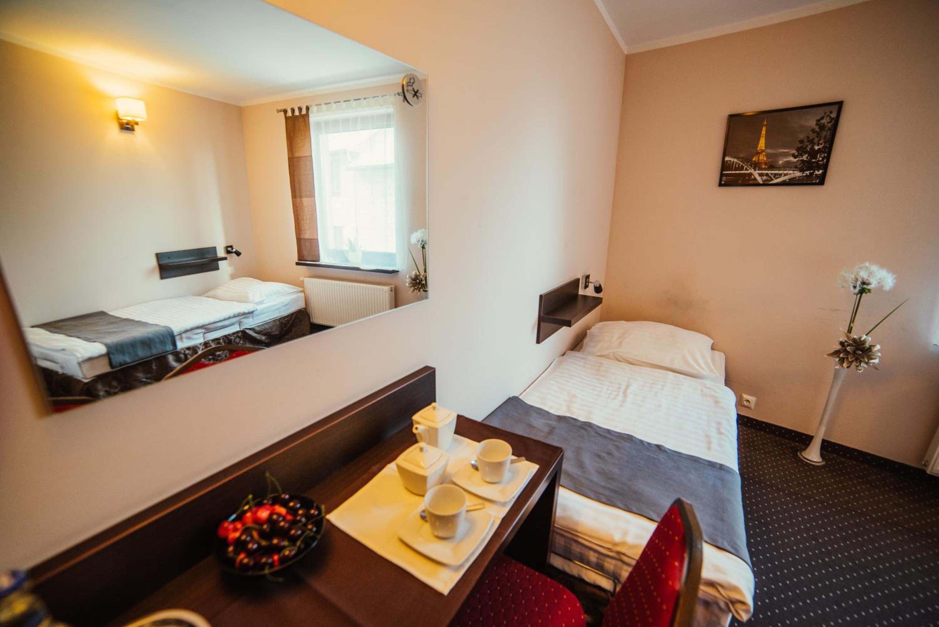 Twin Room - Photo 12