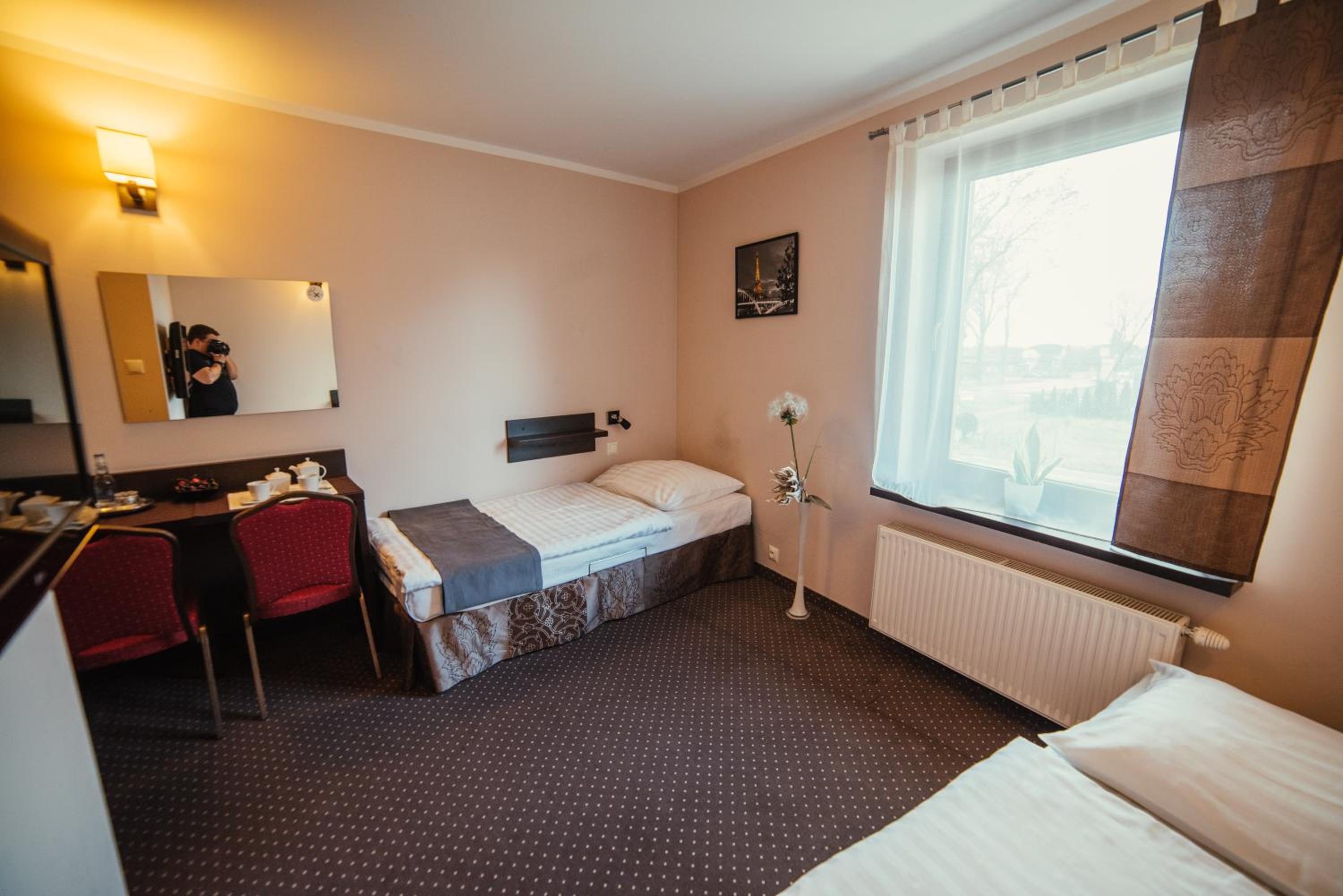 Twin Room - Photo 11