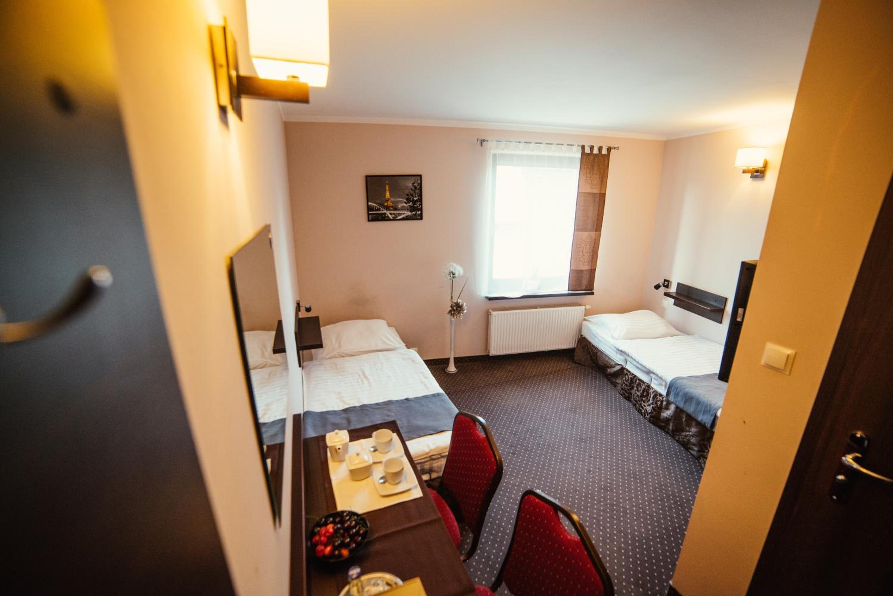 Twin Room - Photo 10